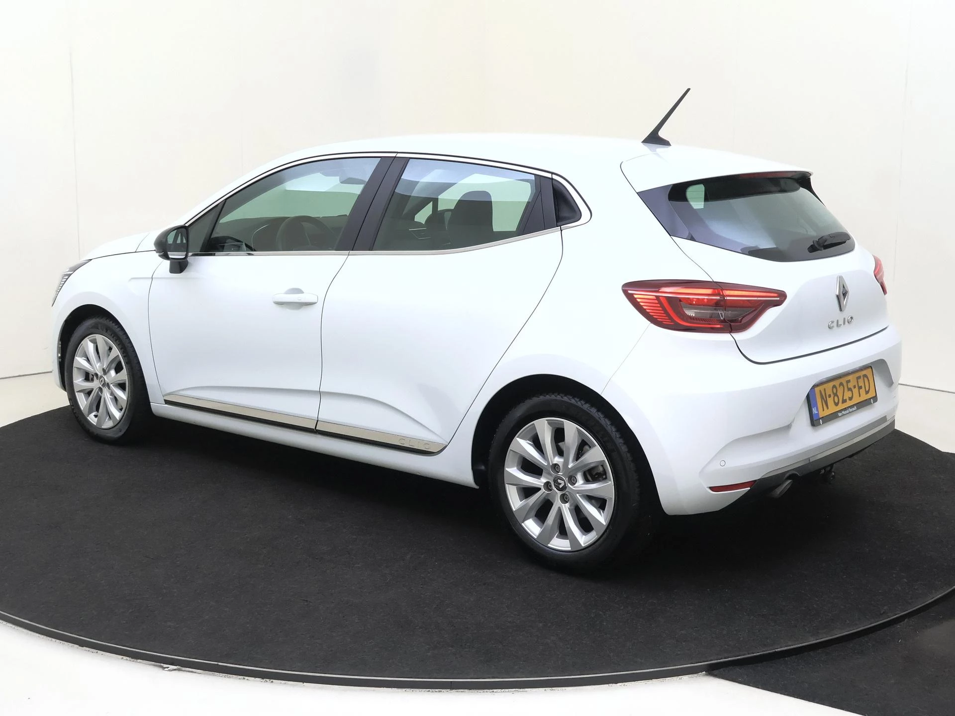 Renault-Clio-image-3