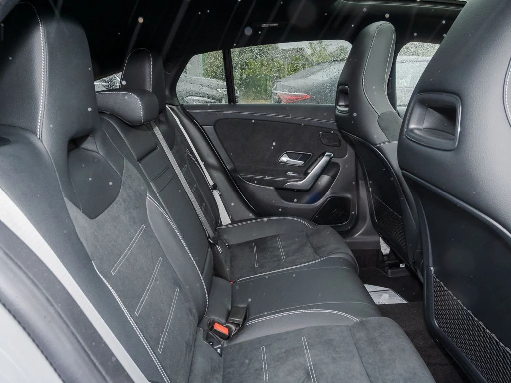 Mercedes-Benz-CLA 220 d-image-11
