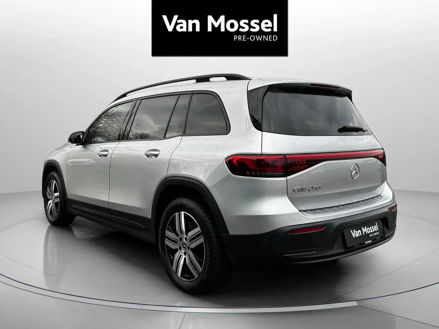 Mercedes-Benz-EQB-image-6