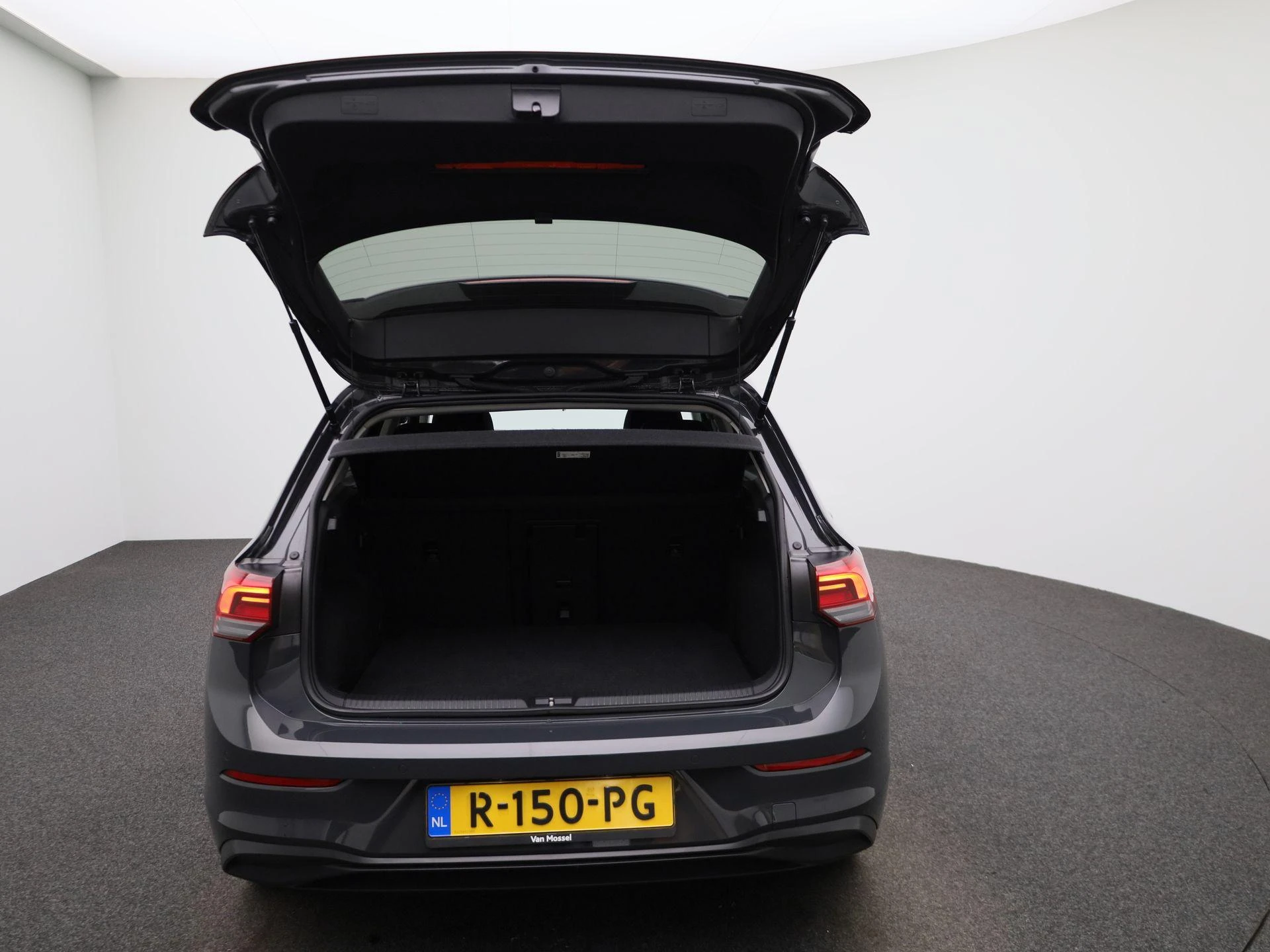 Volkswagen-Golf-image-10