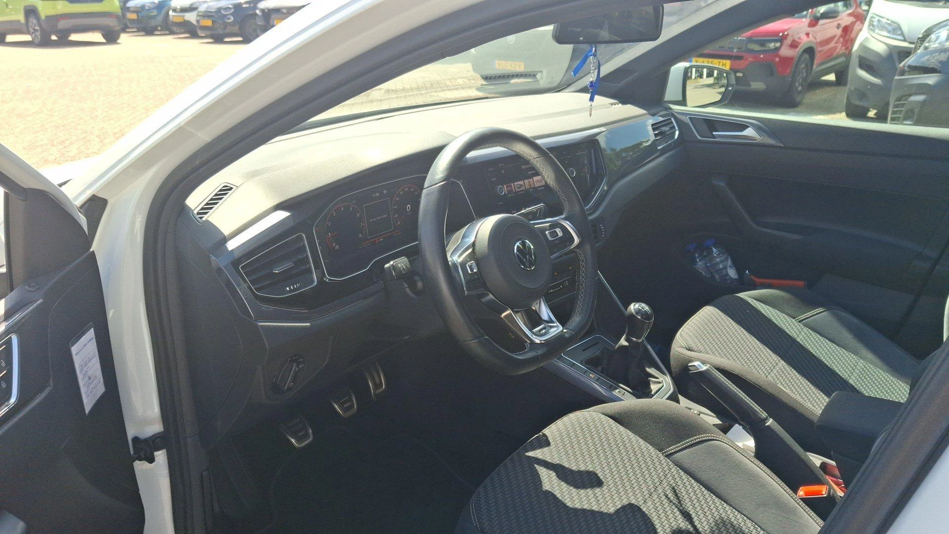 Volkswagen-Polo-image-6