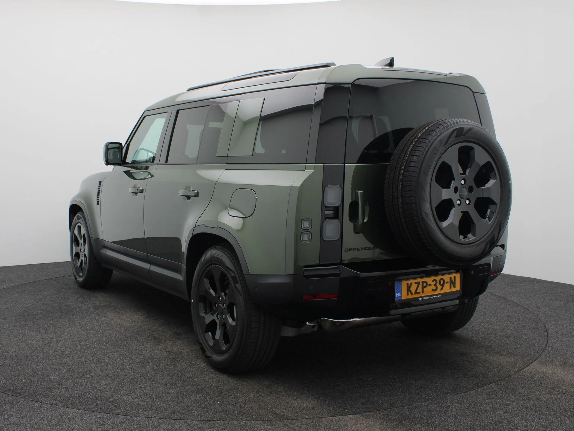Land Rover-Defender-image-1