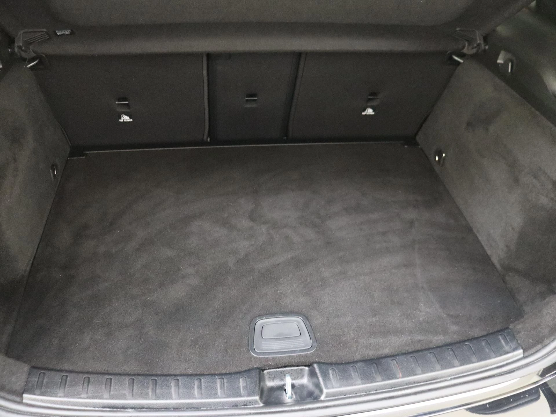 Mercedes-Benz-GLA-image-31