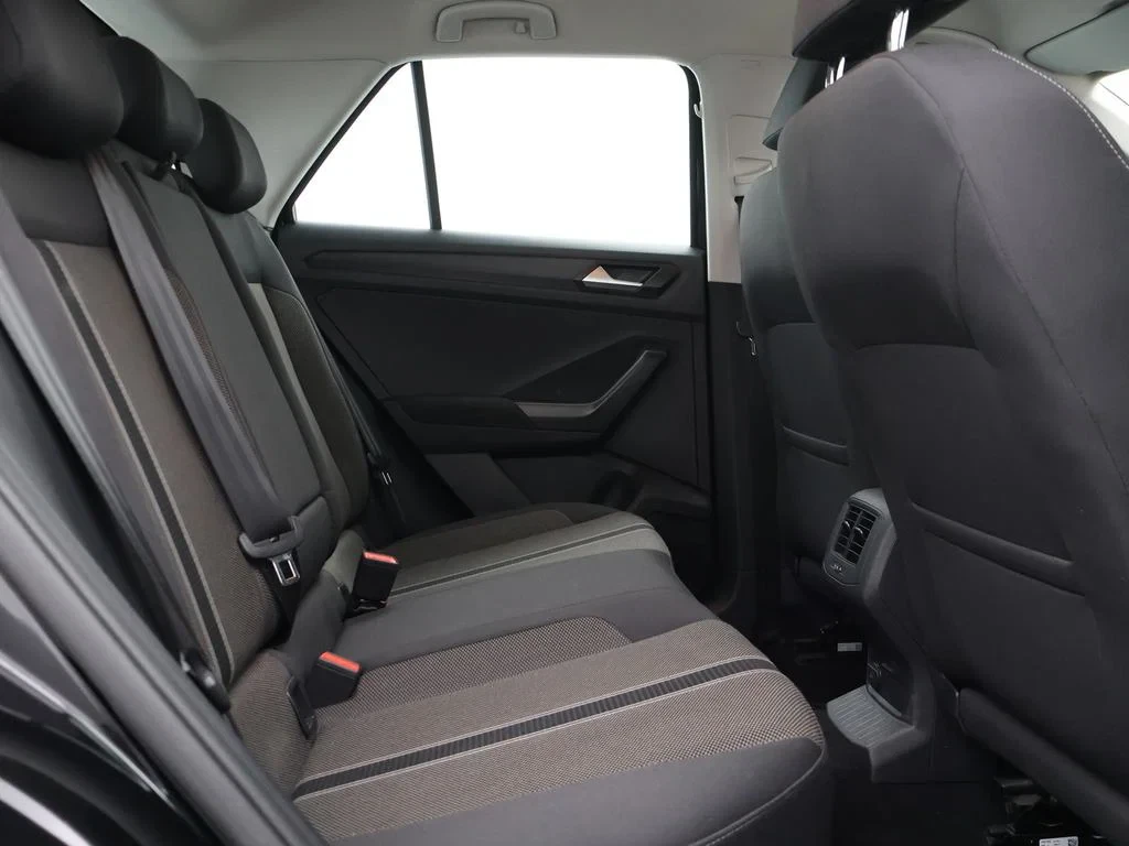 Volkswagen-T-Roc-image-10