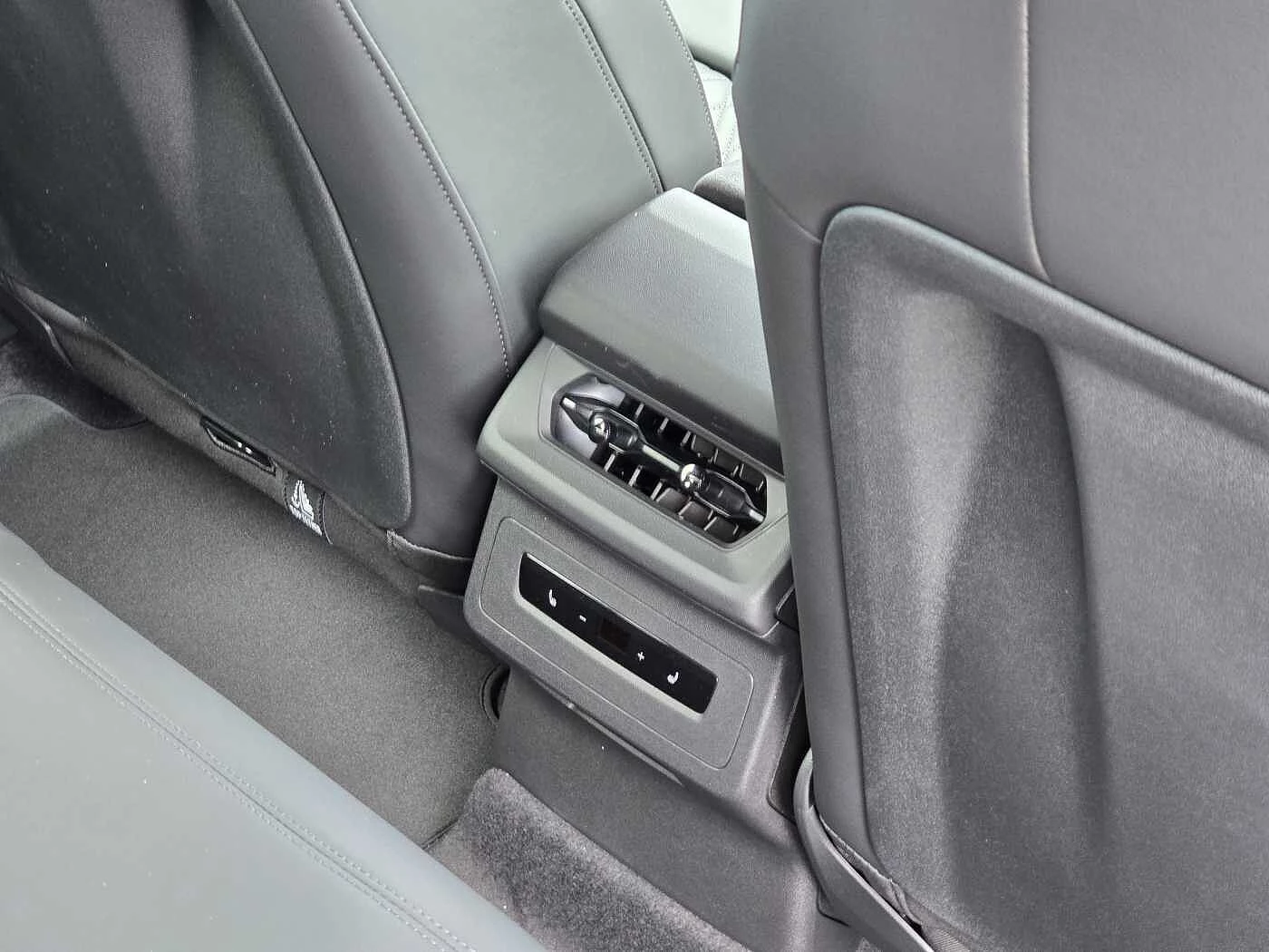 Audi-SQ6 e-tron-image-16