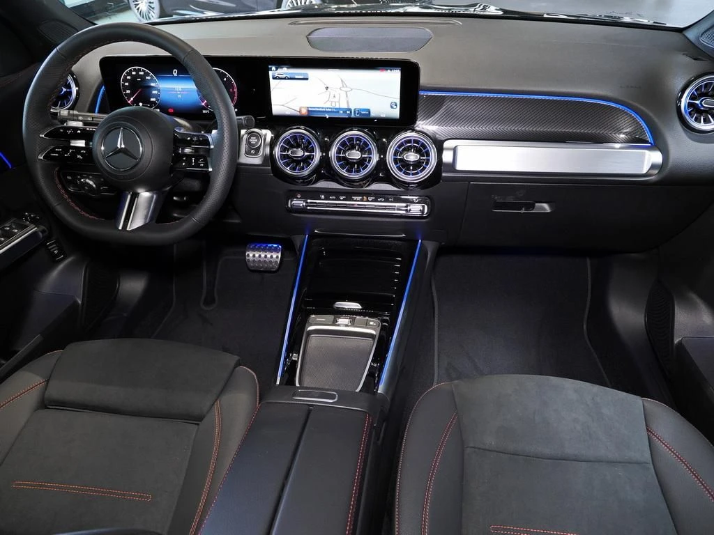 Mercedes-Benz-GLB 220 d-image-9