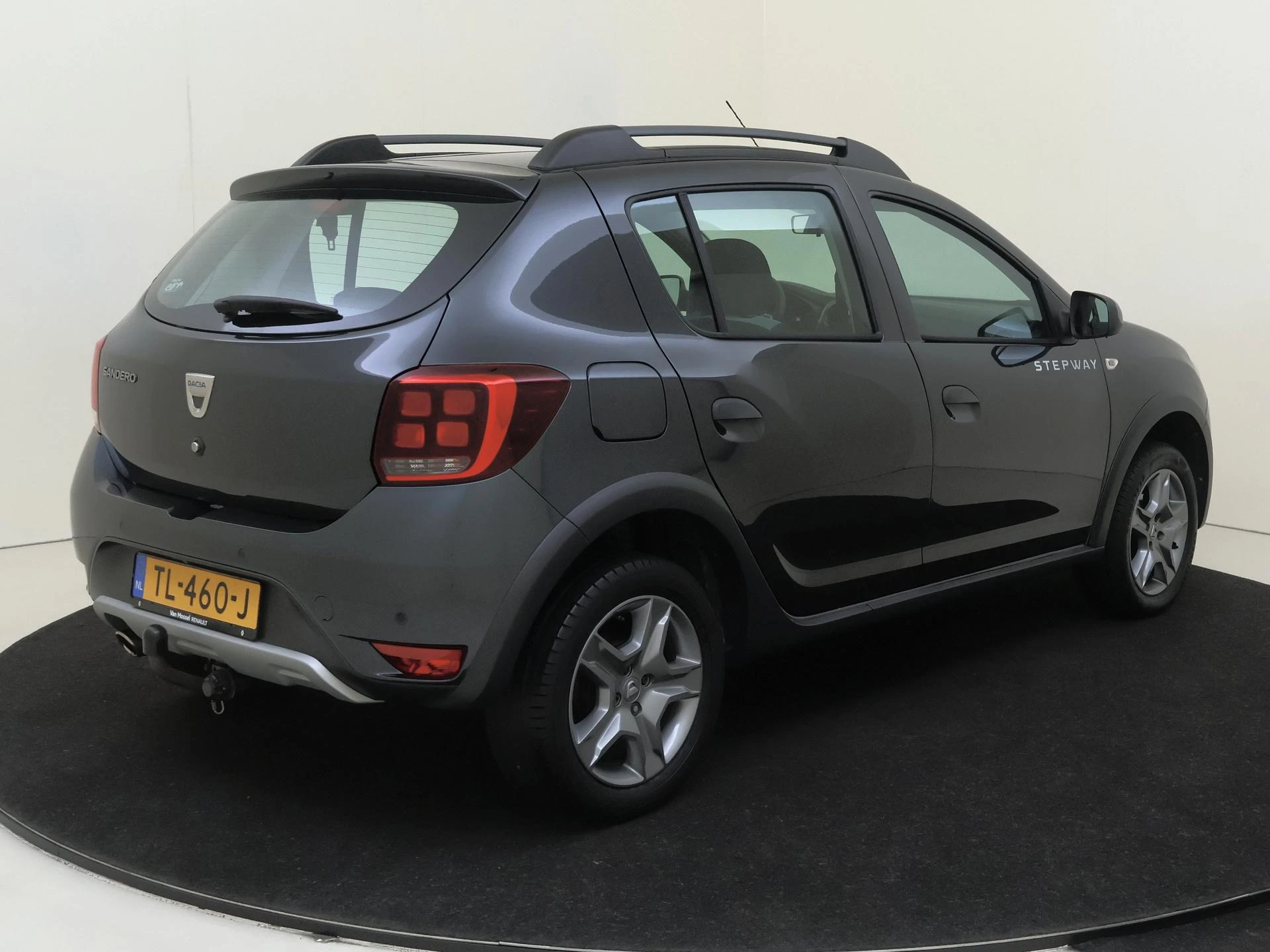Dacia-Sandero Stepway-image-3