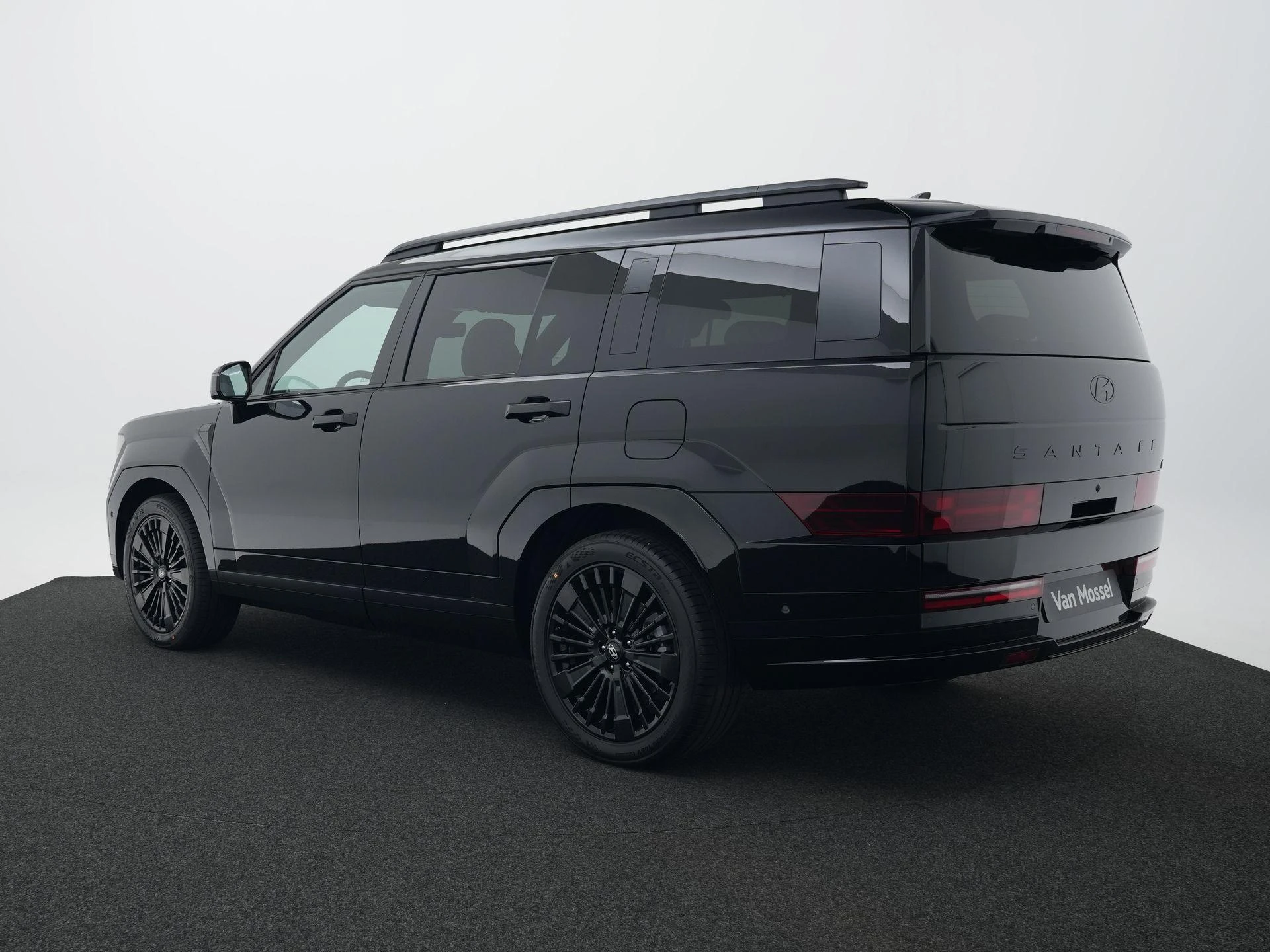 Hyundai-Santa Fe-image-2
