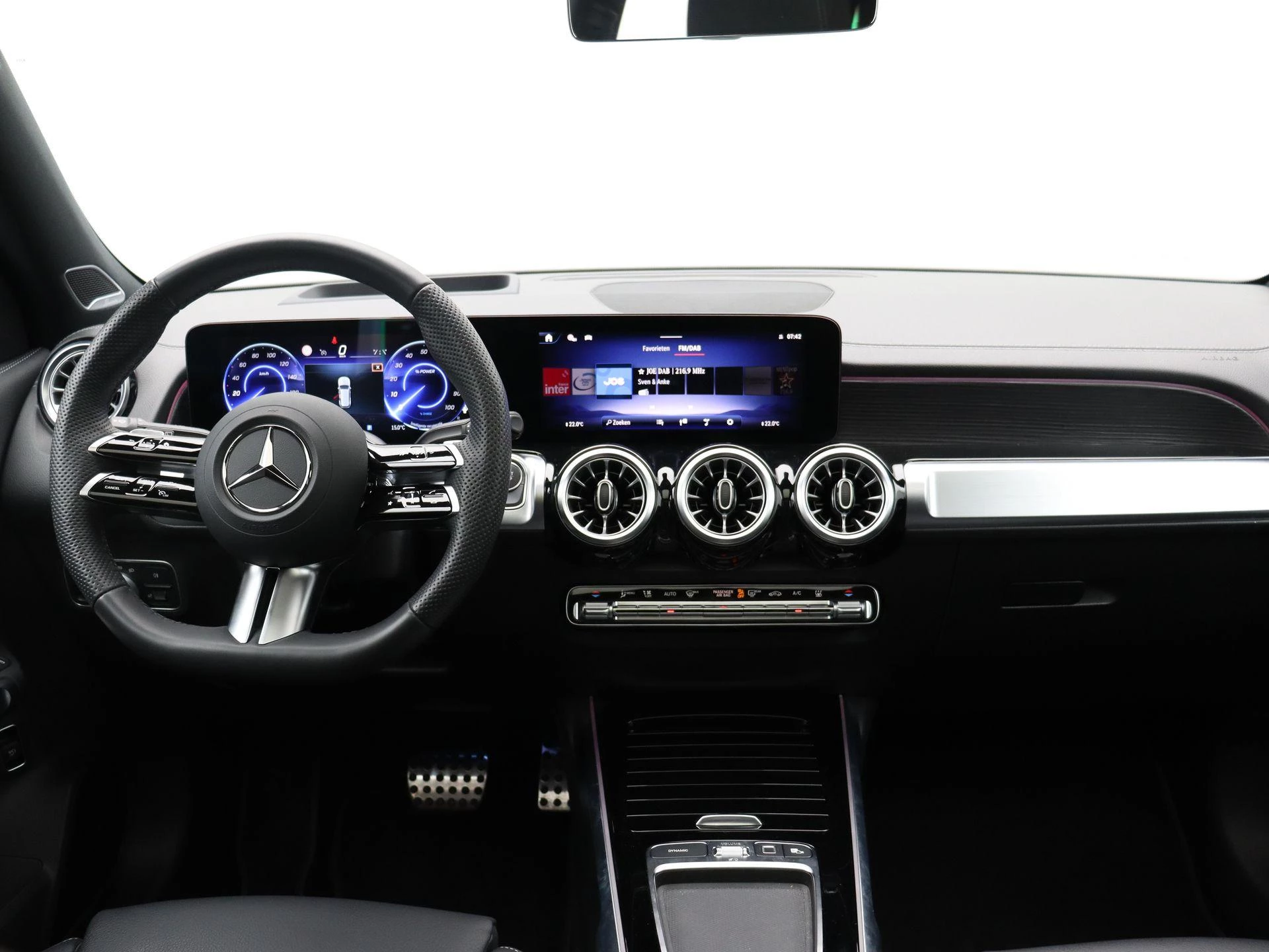 Mercedes-Benz EQB 250+ STAR EDITION + LEDER + 7-ZIT + BURMESTER + PANO DAK + CARPLAY +