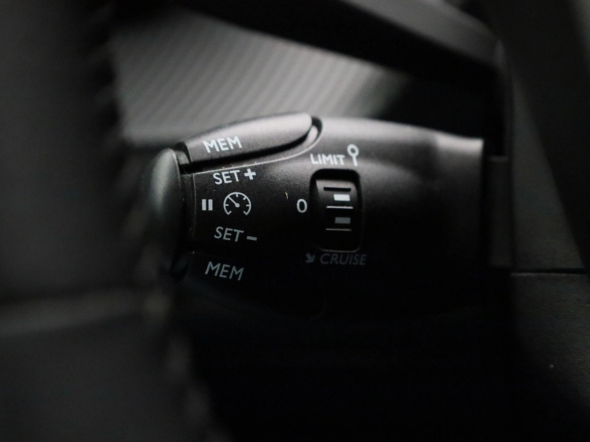 Peugeot-208-image-18