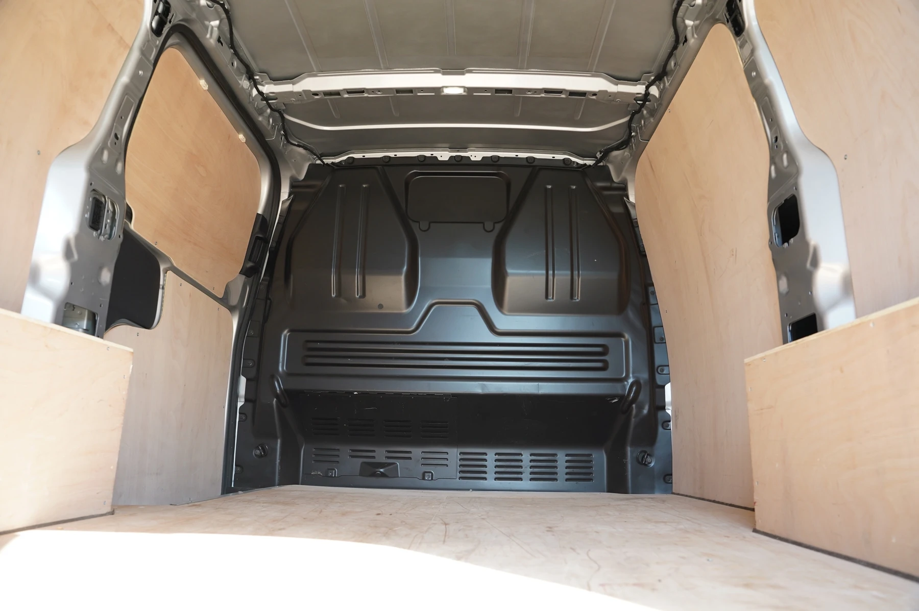 Volkswagen-Transporter-image-10