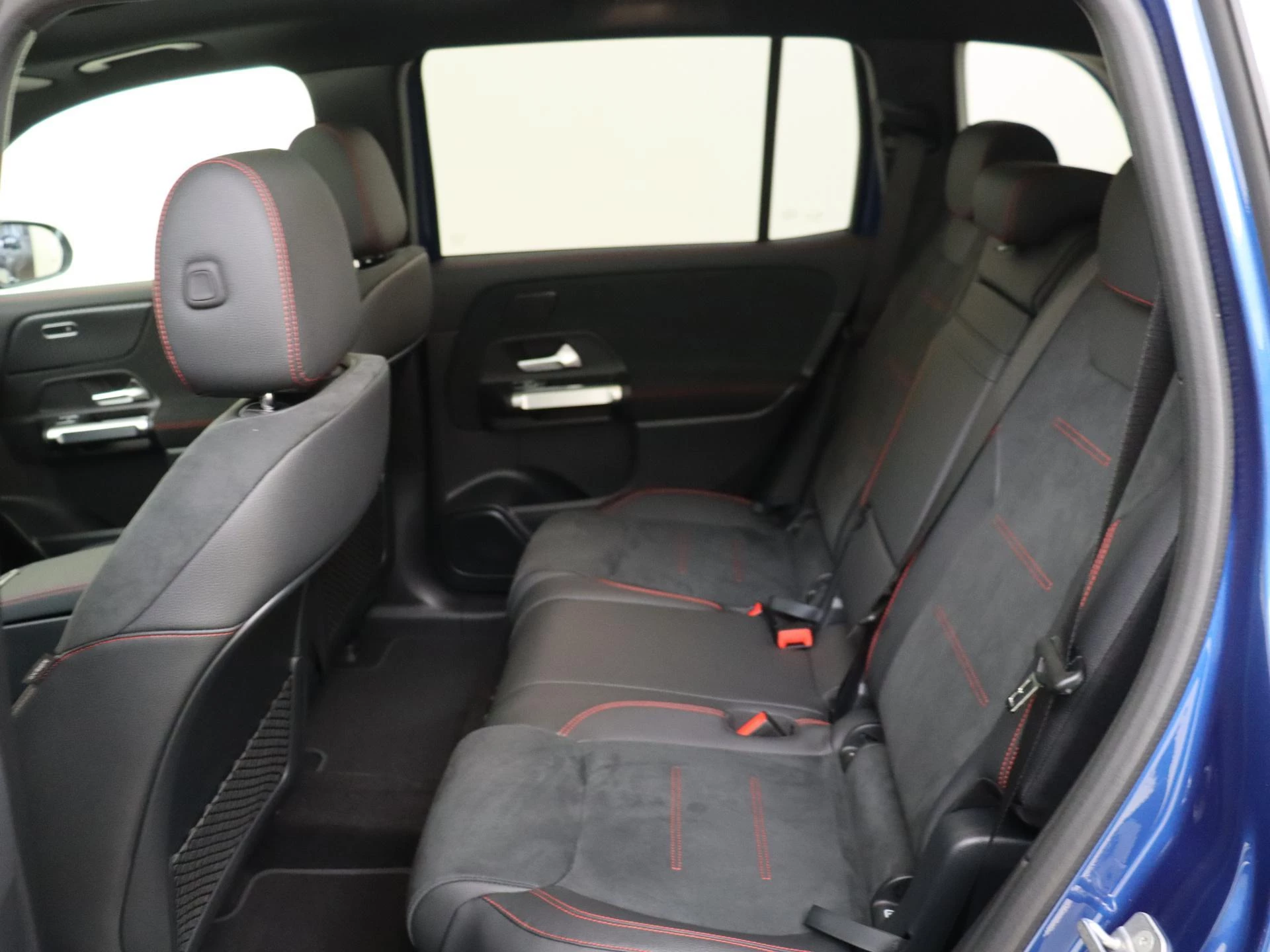 Mercedes-Benz-EQB-image-7