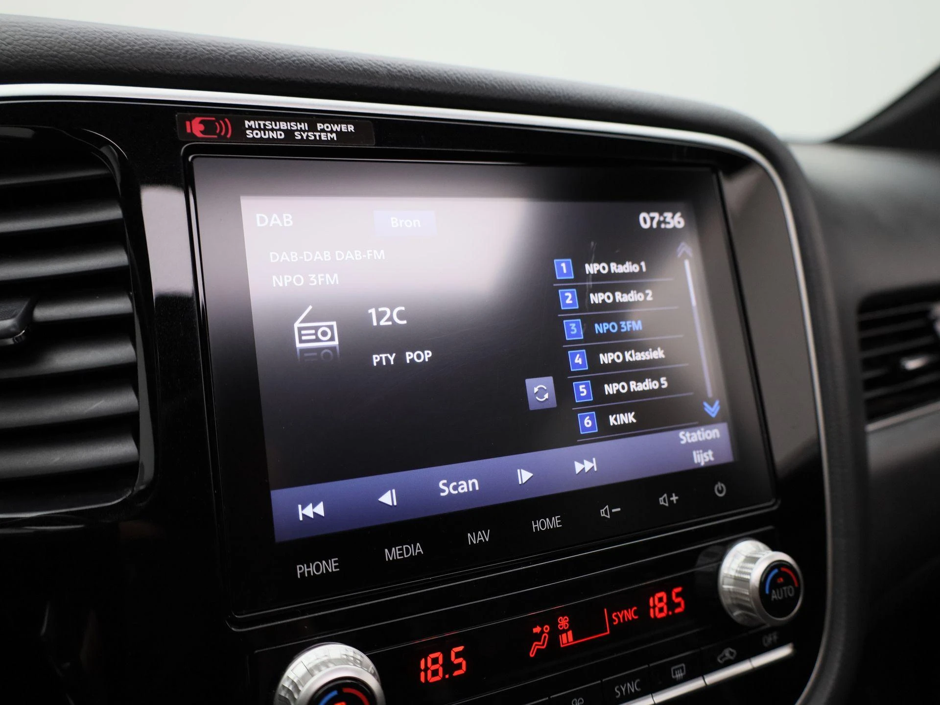 Mitsubishi-Outlander-image-34