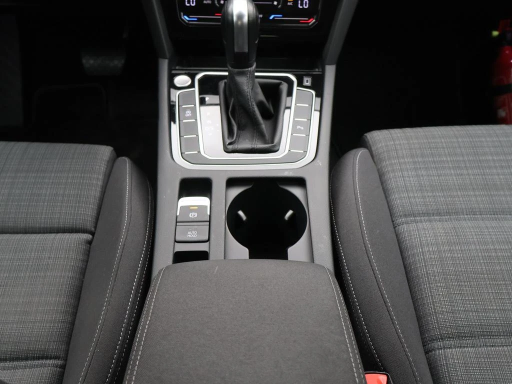 Volkswagen-Passat-image-15