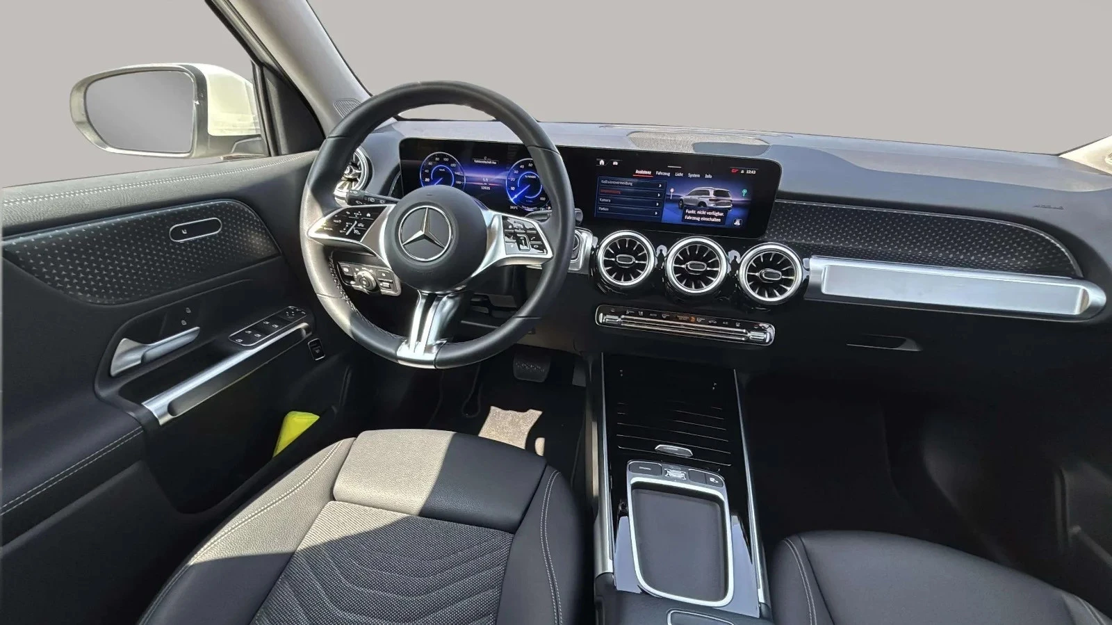 Mercedes-Benz-EQB-image-5