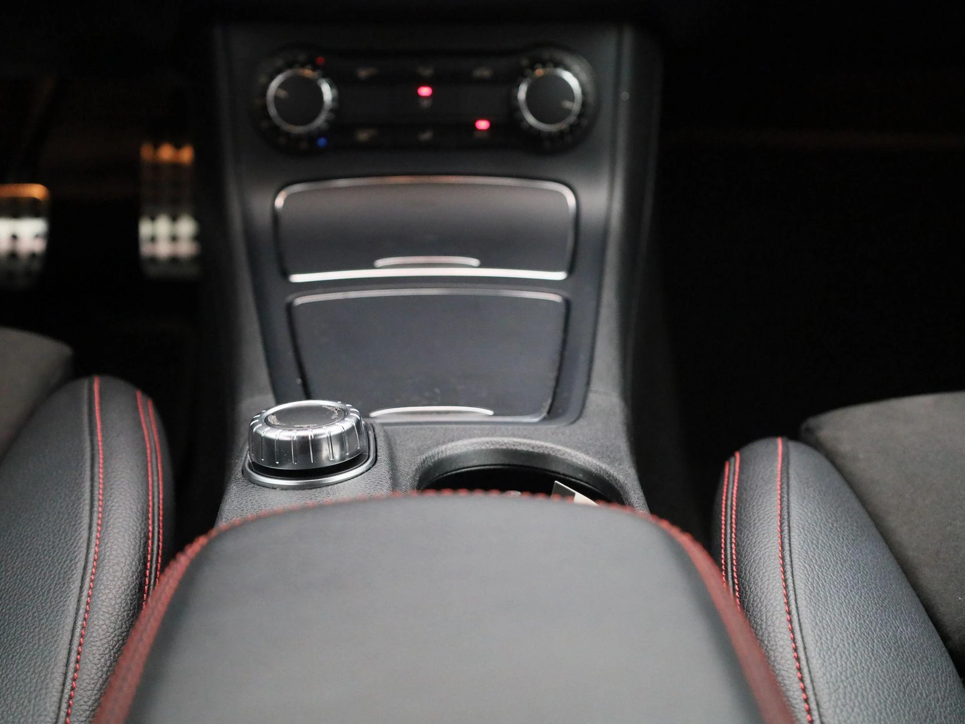Mercedes-Benz-B-Klasse-image-10