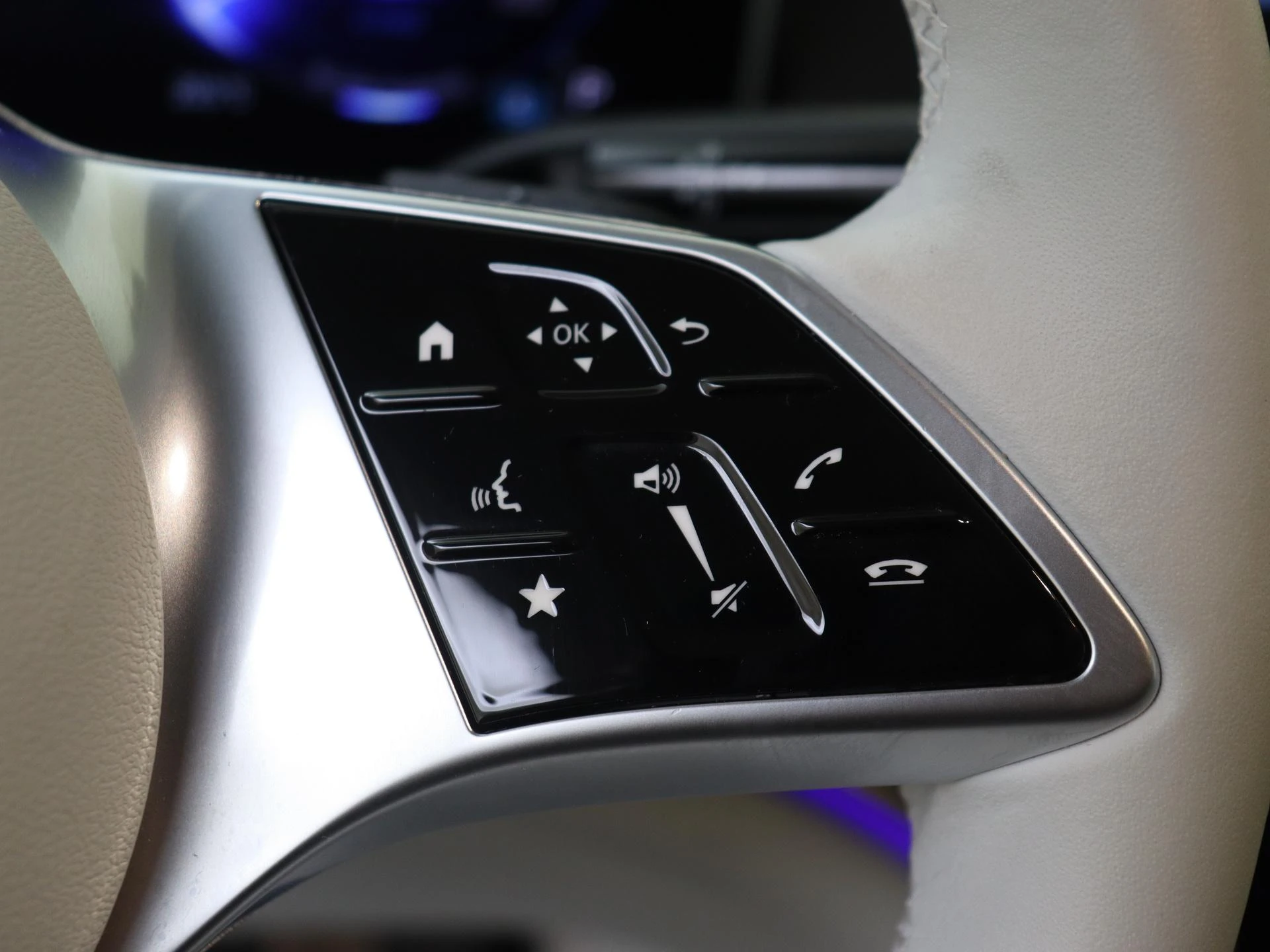 Mercedes-Benz-EQE-image-12