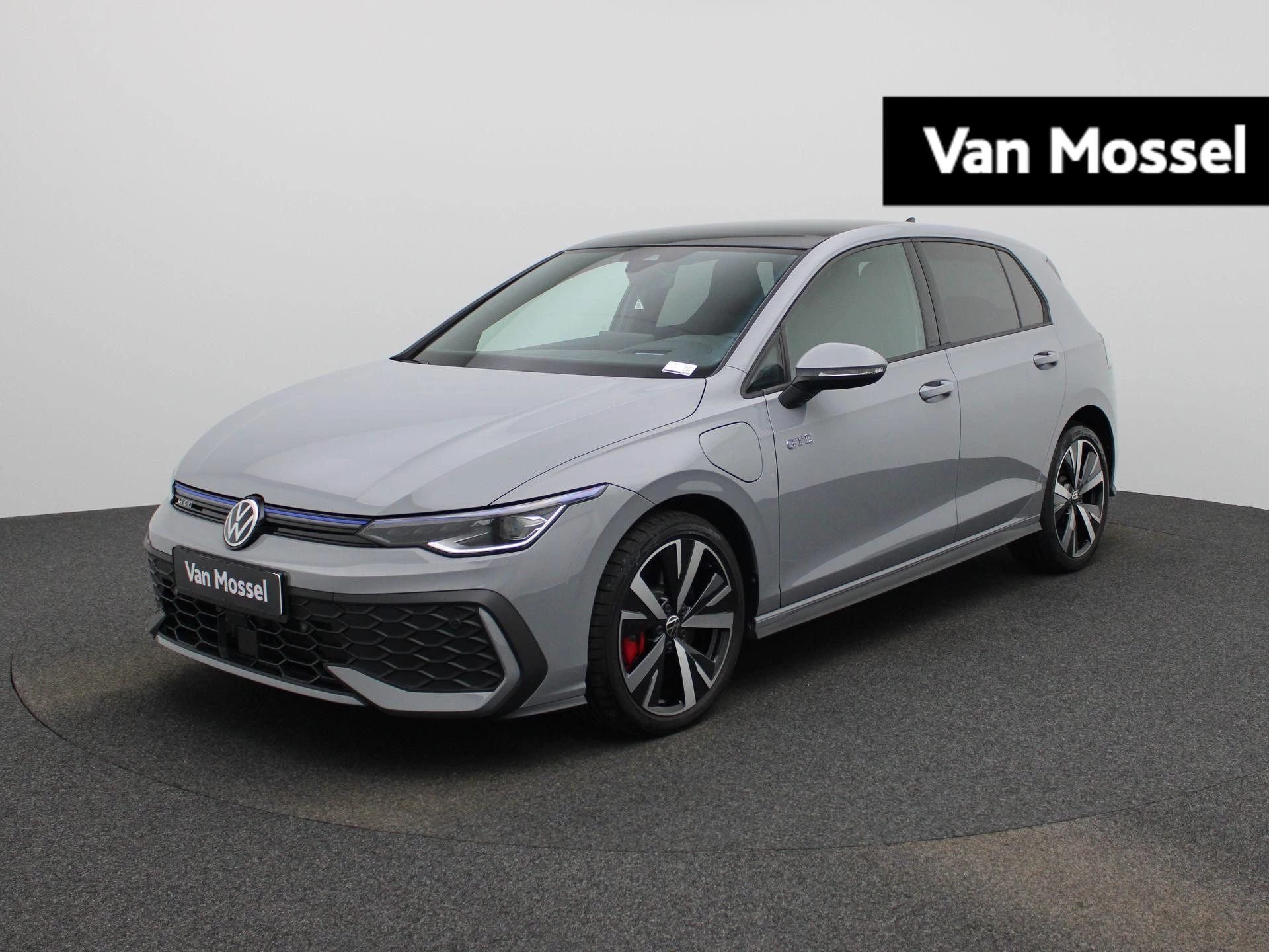 Volkswagen-Golf-image-0