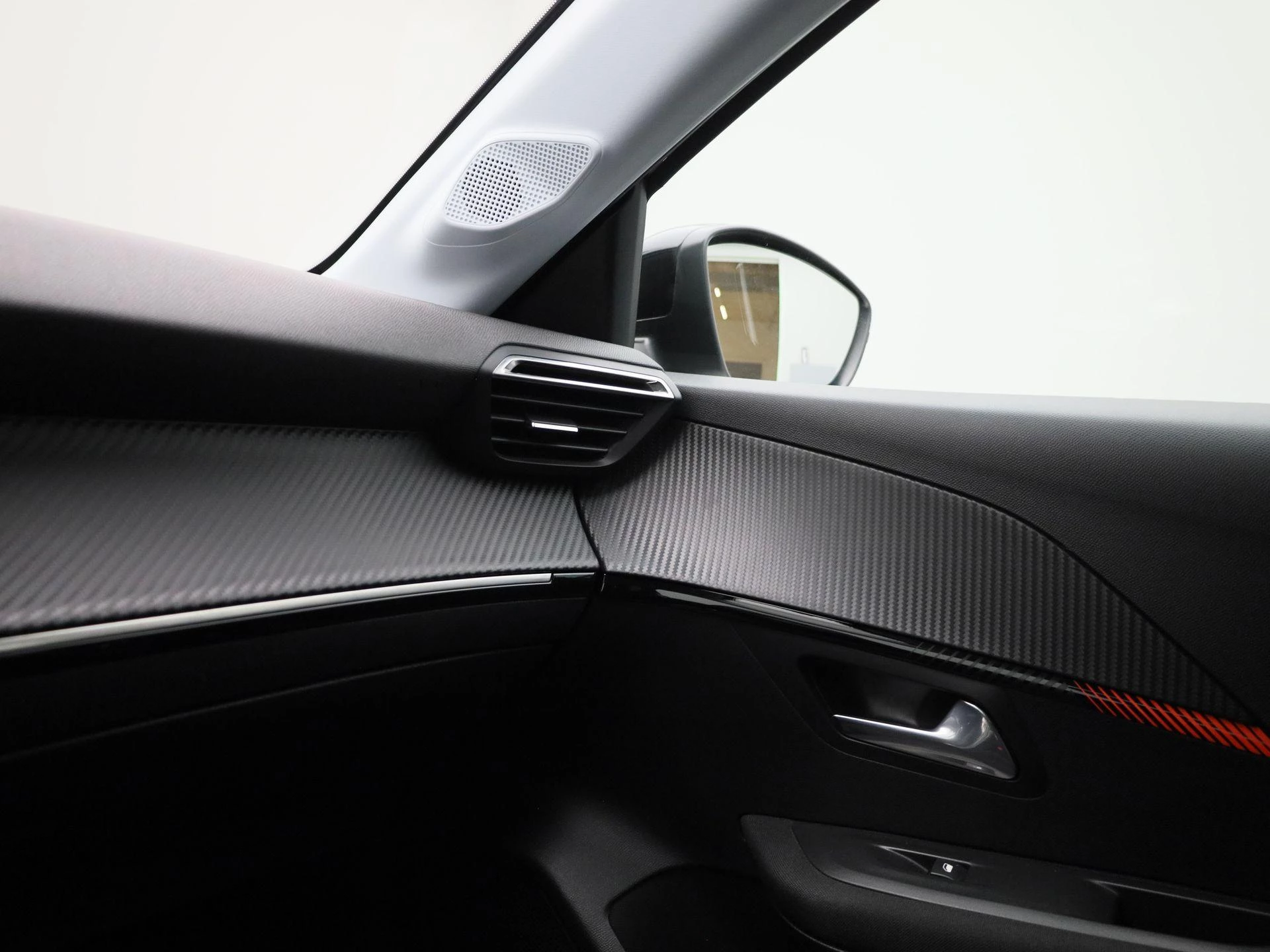 Peugeot-e-208-image-23