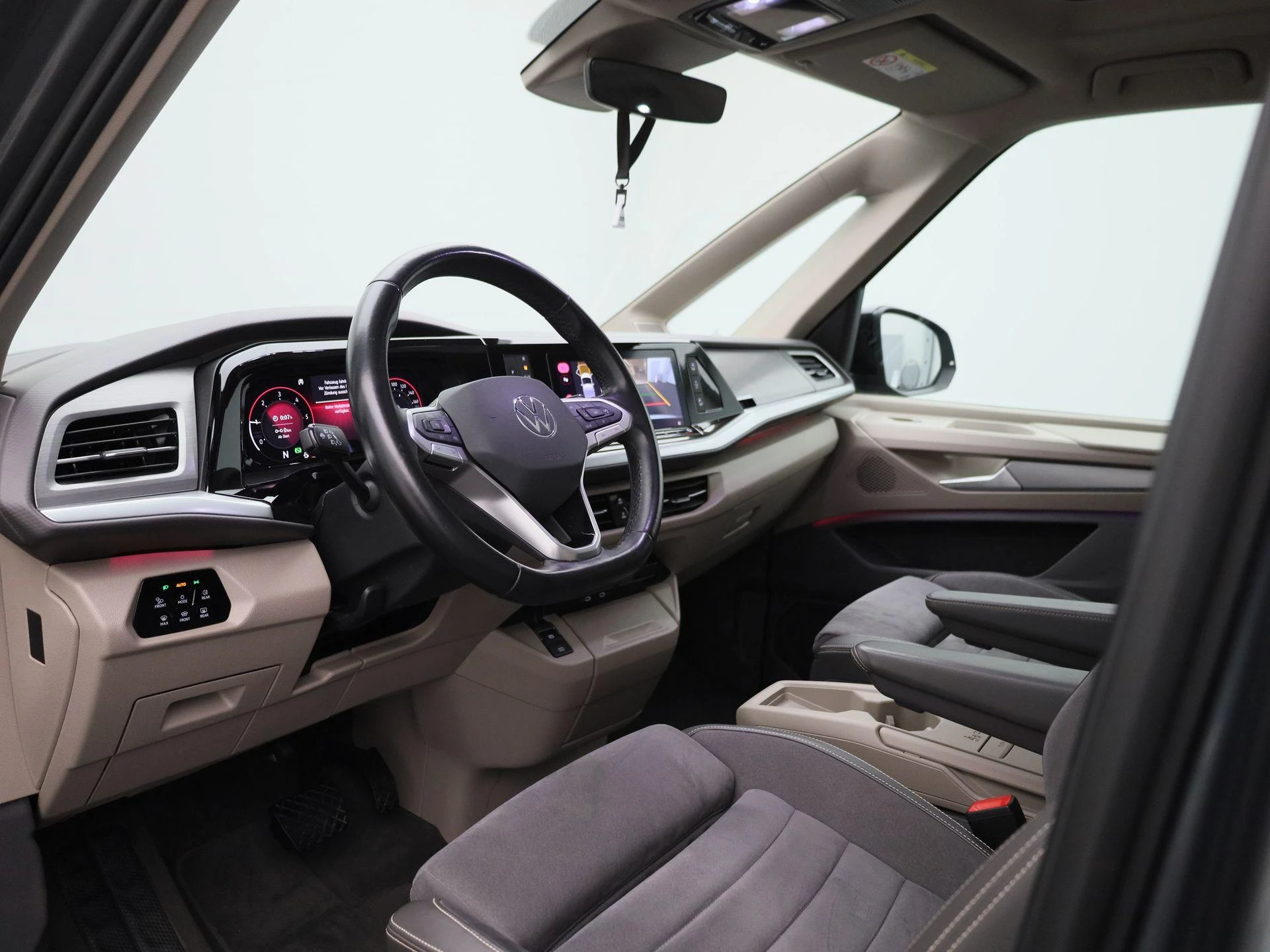 Volkswagen-Multivan-image-40