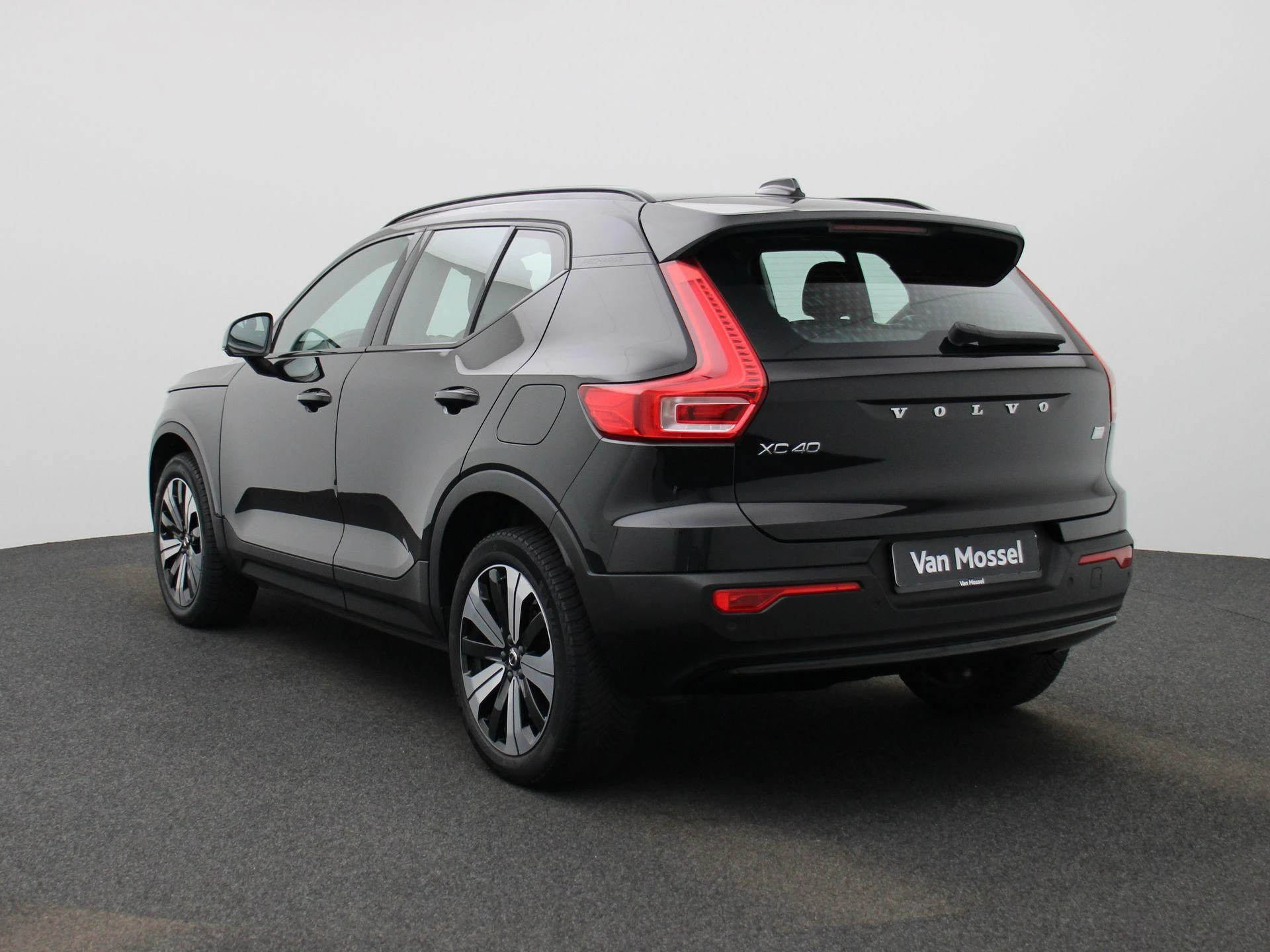 Volvo-XC40-image-1