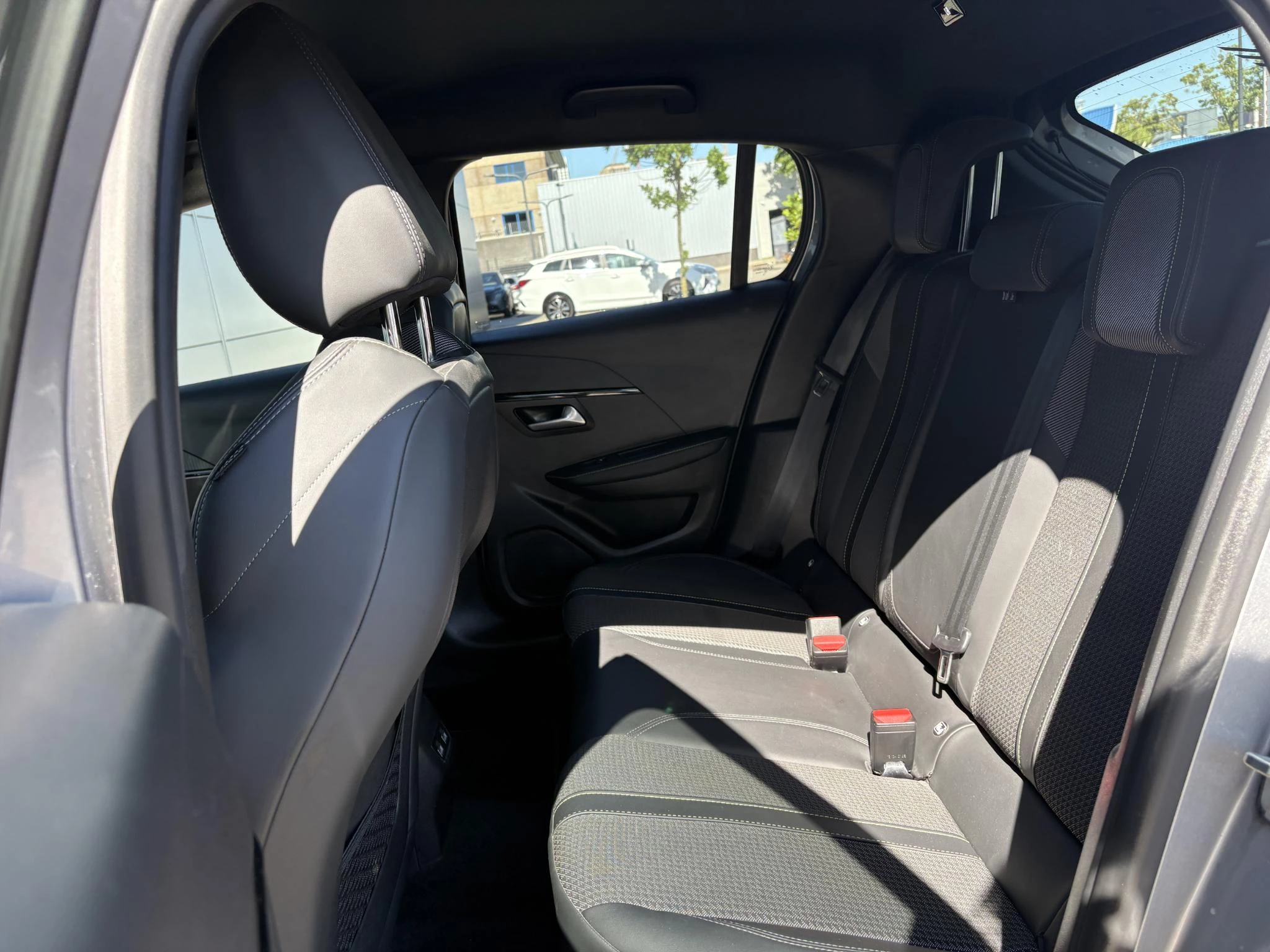 Peugeot-208-image-11