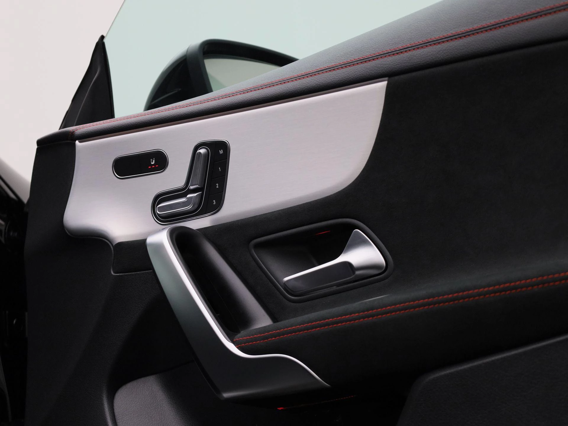 Mercedes-Benz-CLA-image-41