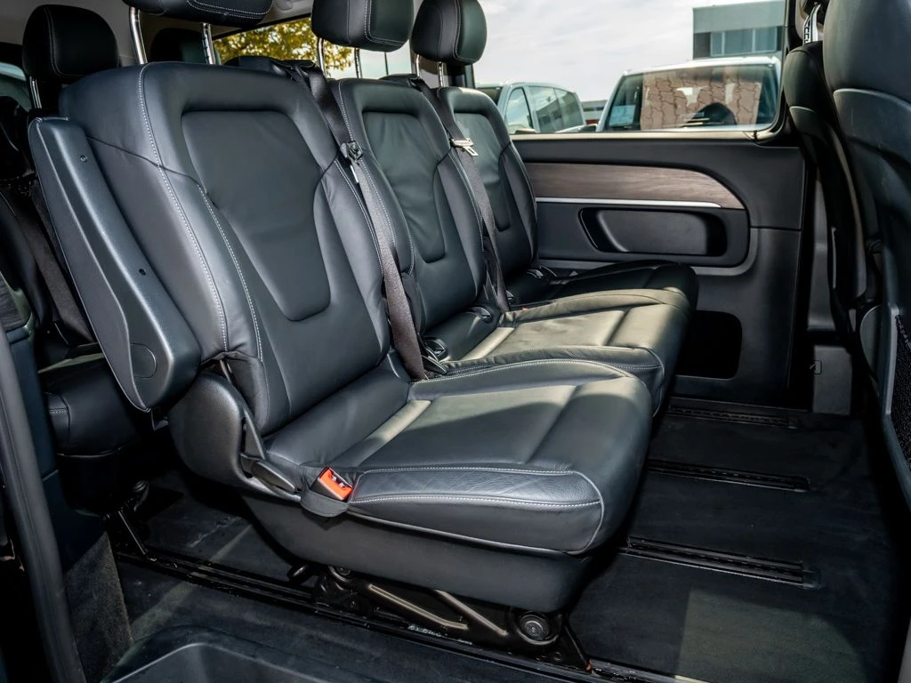 Mercedes-Benz-V-Klasse 300-image-12