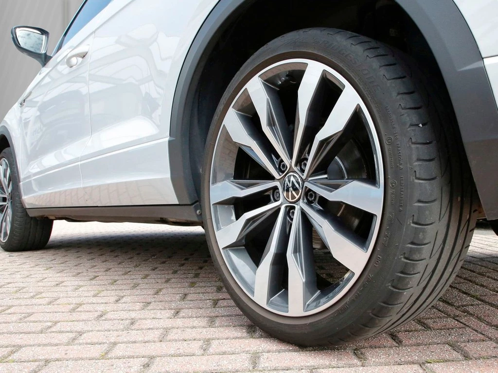 Volkswagen T-Roc 1.5 TSI Sport R Line 19" BEATS Navi+VC ACC LED RFK+PDC SHZ