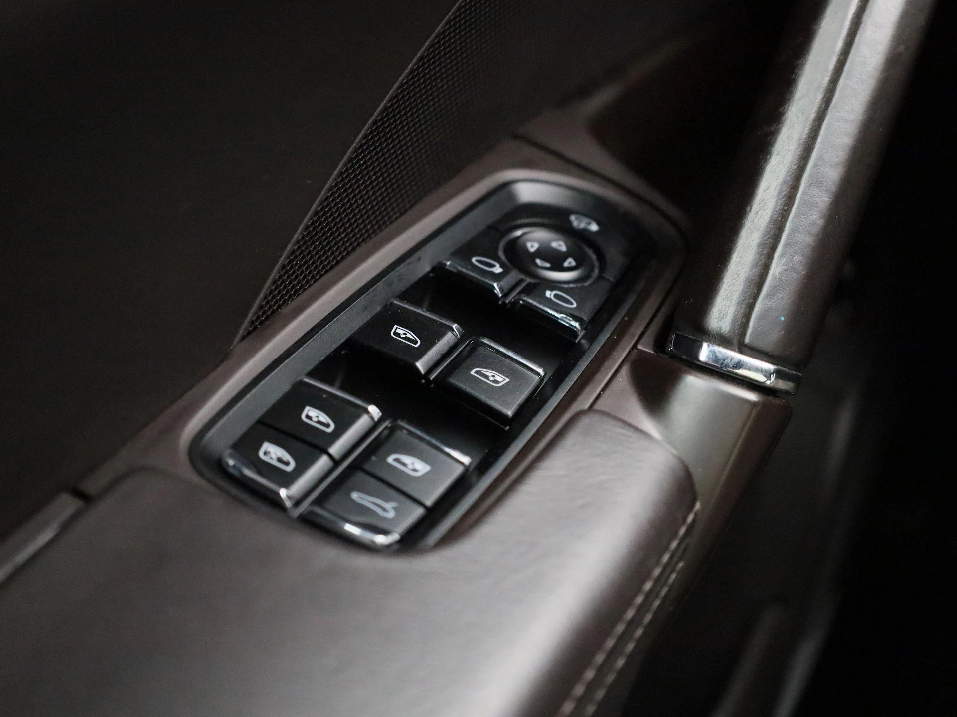 Porsche-Cayenne-image-40