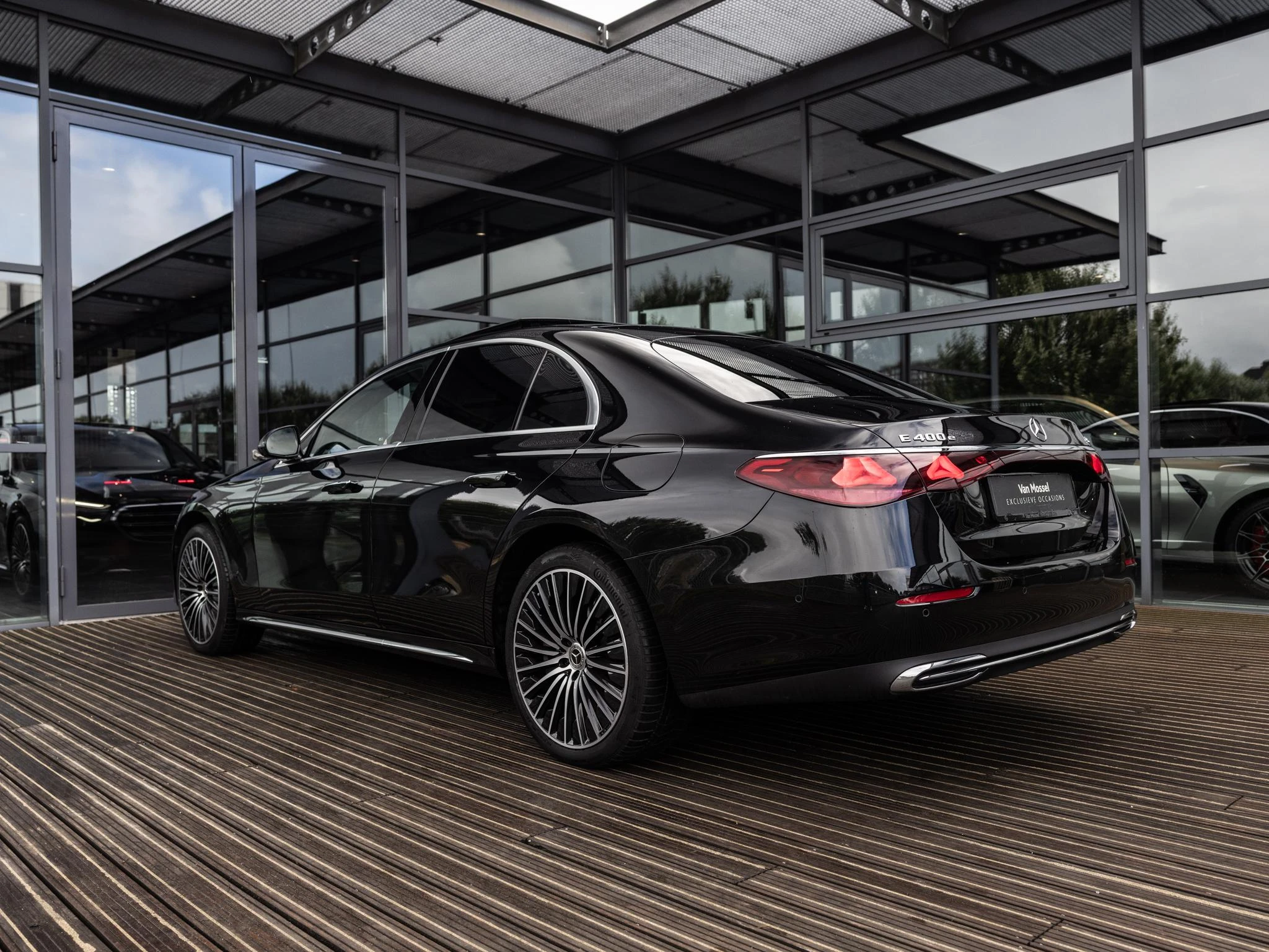 Mercedes-Benz-E-Klasse-image-11