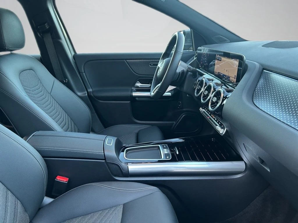 Mercedes-Benz-GLA 200 d-image-15