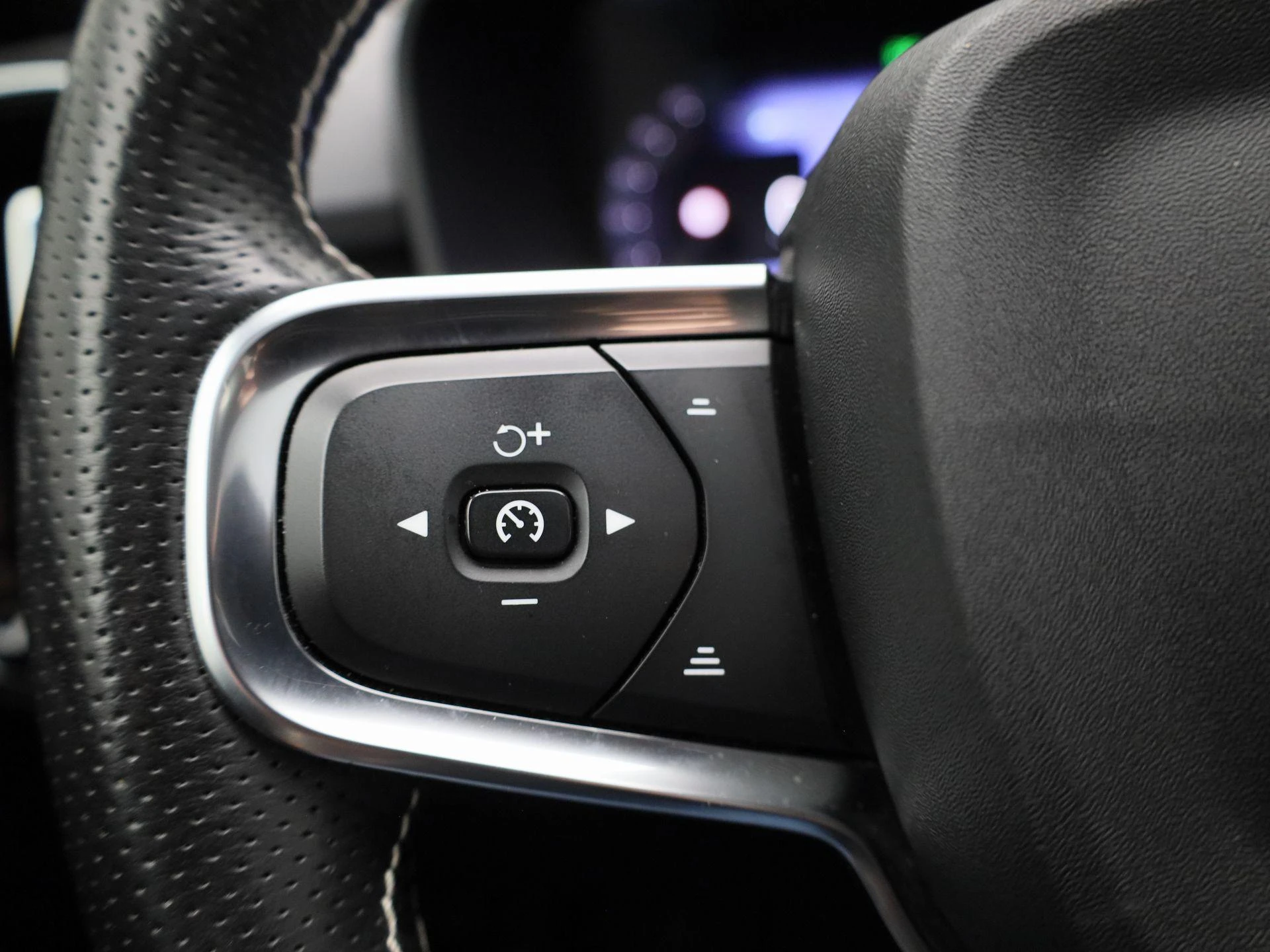 Volvo-XC40-image-20