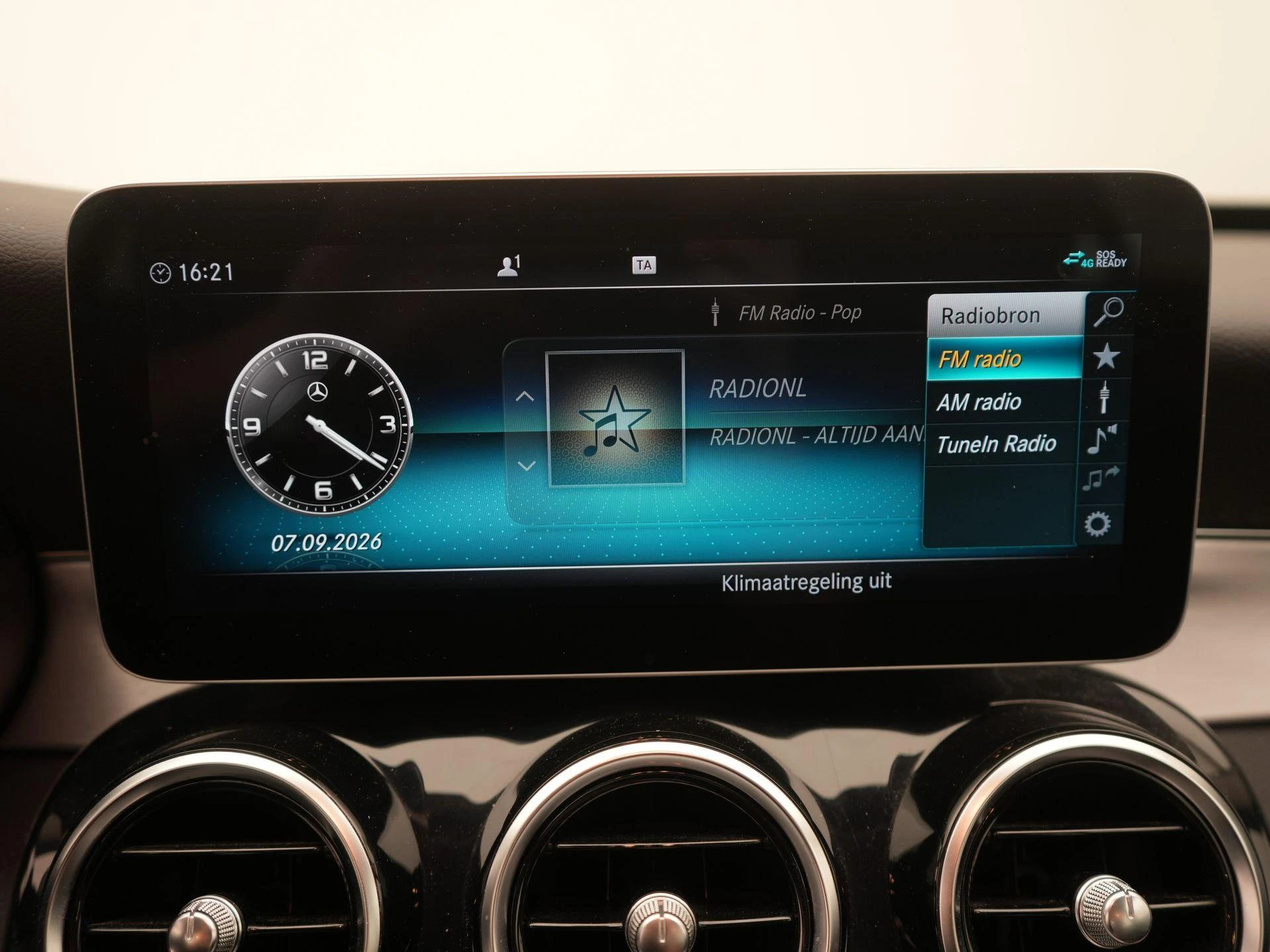 Mercedes-Benz-C-Klasse-image-19