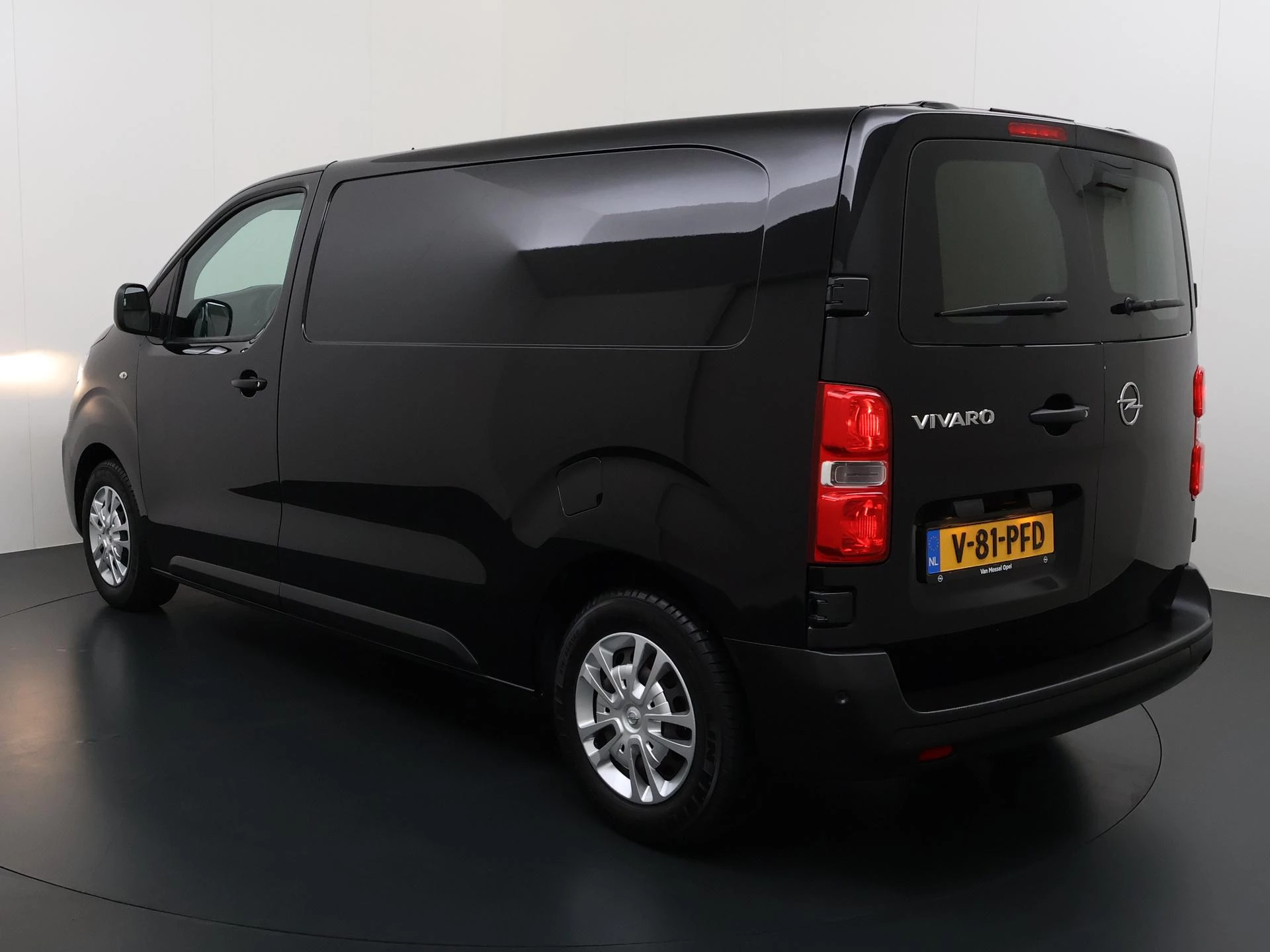 Opel-Vivaro-image-1
