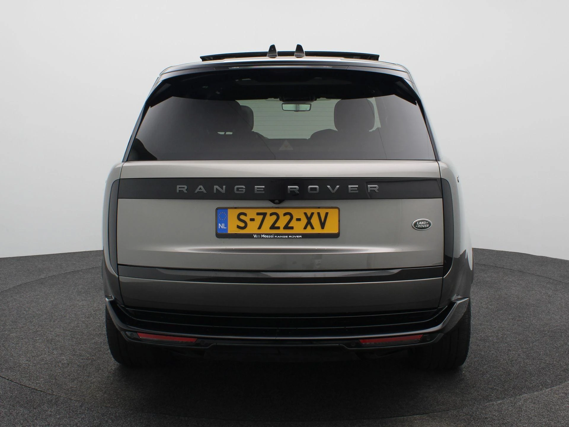 Land Rover-Range Rover-image-4
