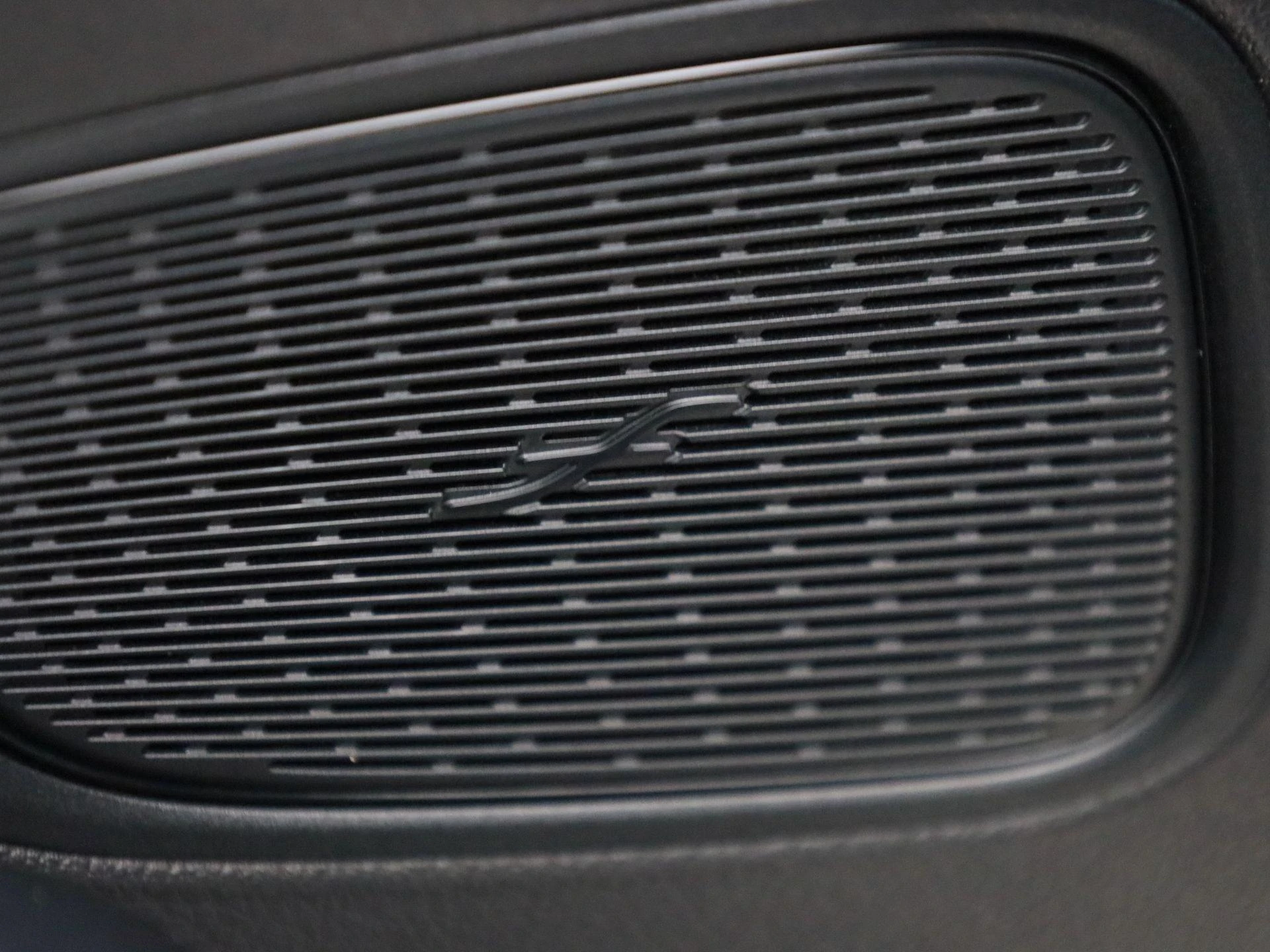 Mercedes-Benz-GLC-image-36