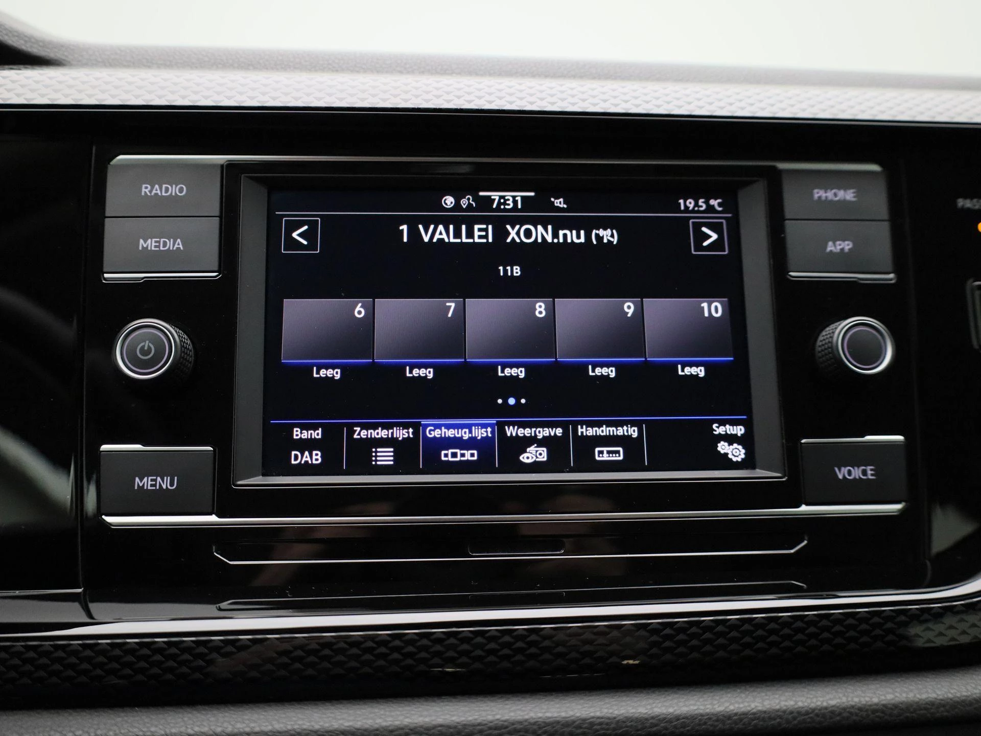 Volkswagen-Polo-image-13