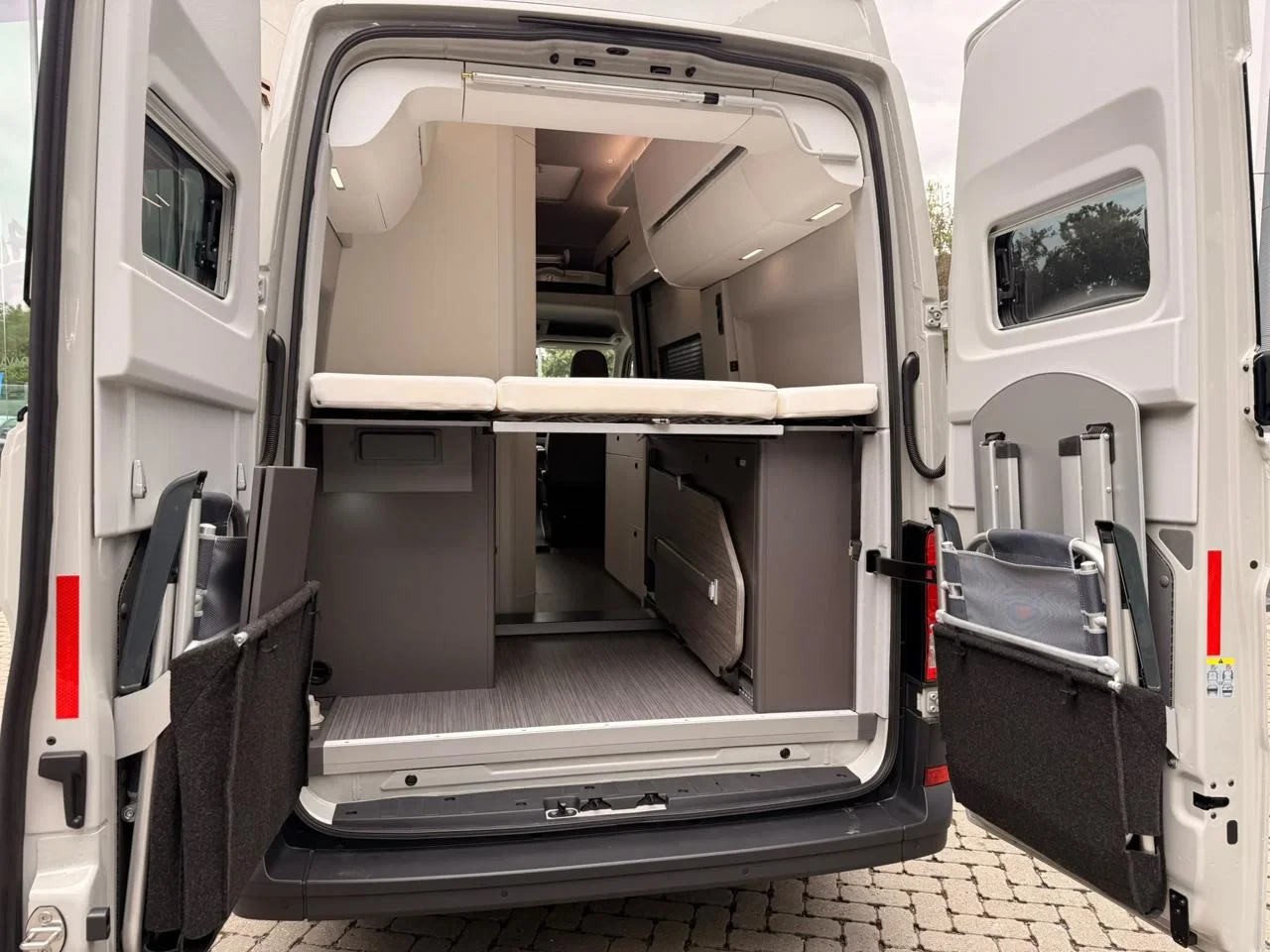 Volkswagen Crafter 50 Fou Lwb Hr Dsl Grand Carlifornia - 2.0TDI 163PK 4SLAAPPLAATSEN AUTOMAAT *APP CONNECT*CAMERA*PDC*ADAPTIVE CRUISE*DOUCHE*WC*