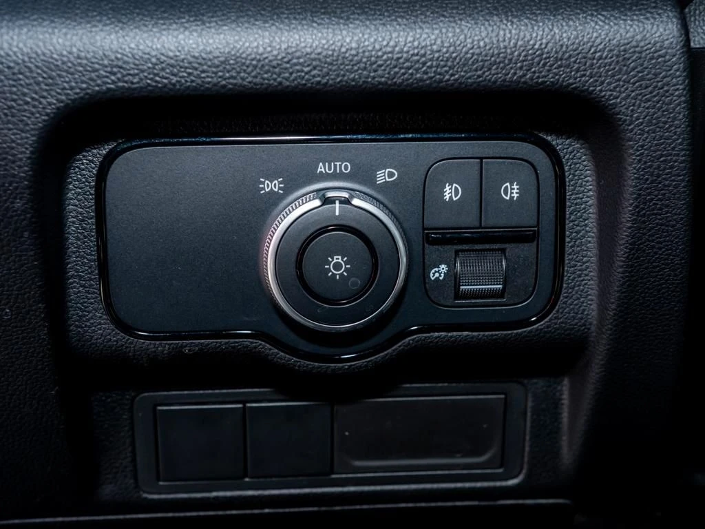 Mercedes-Benz-Citan 112 CDI-image-13