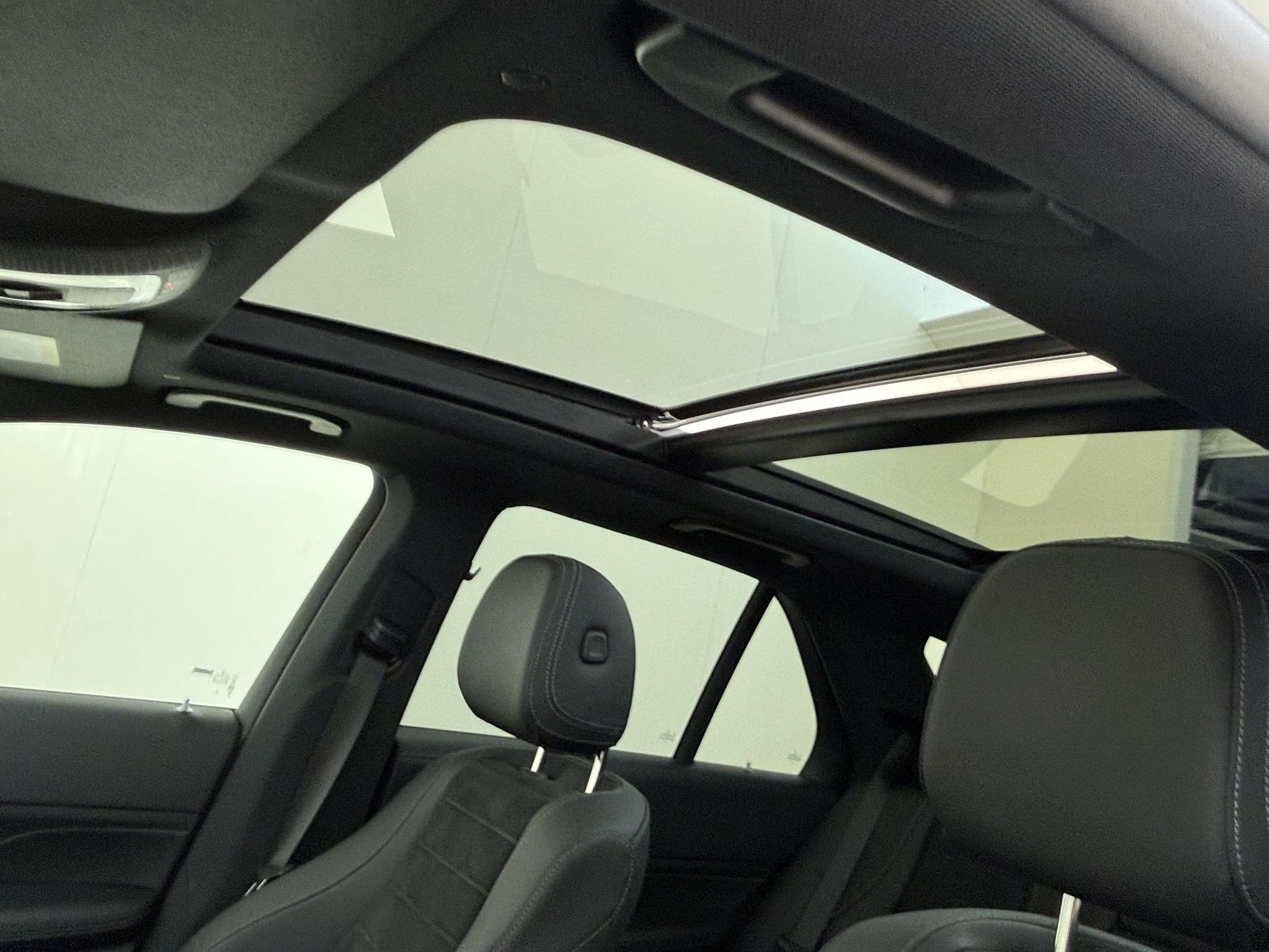 Mercedes-Benz-GLE-image-27