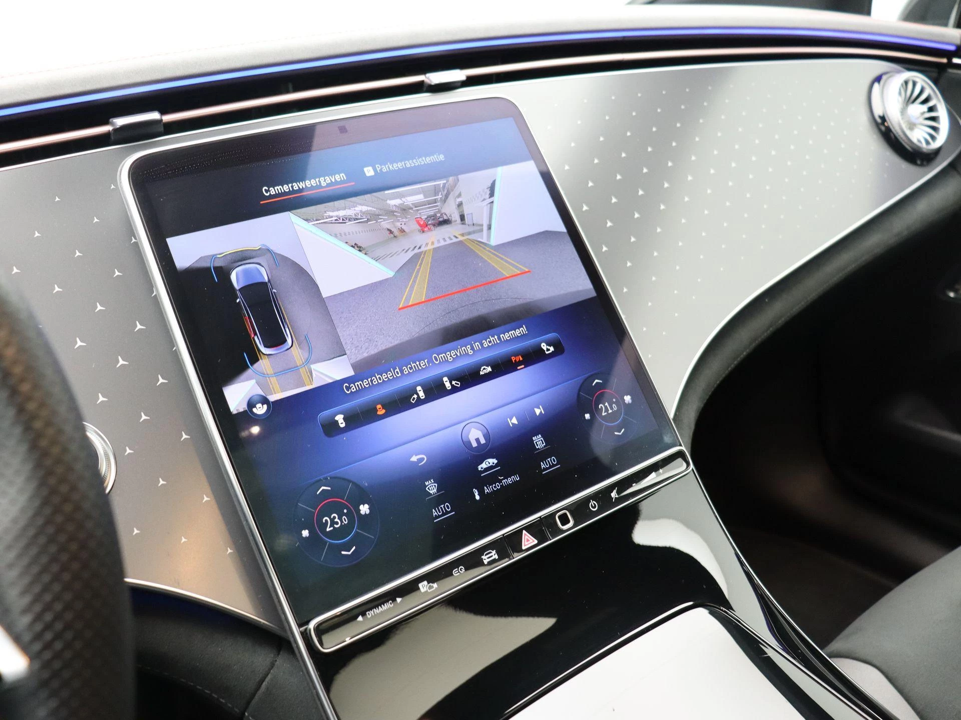 Mercedes-Benz-EQE-image-13