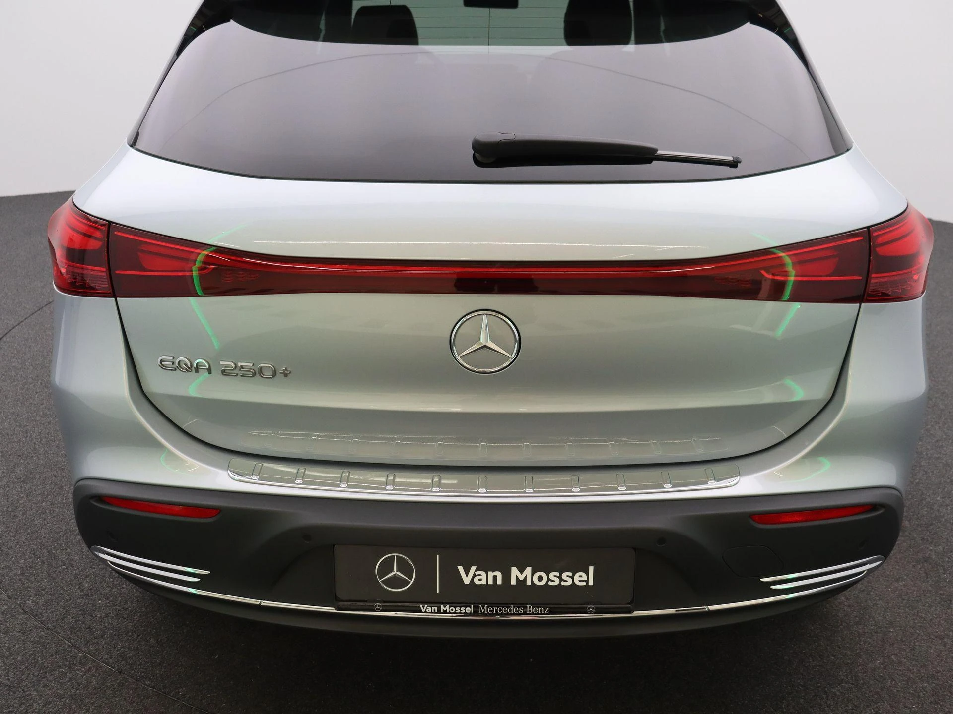 Mercedes-Benz-EQA-image-18