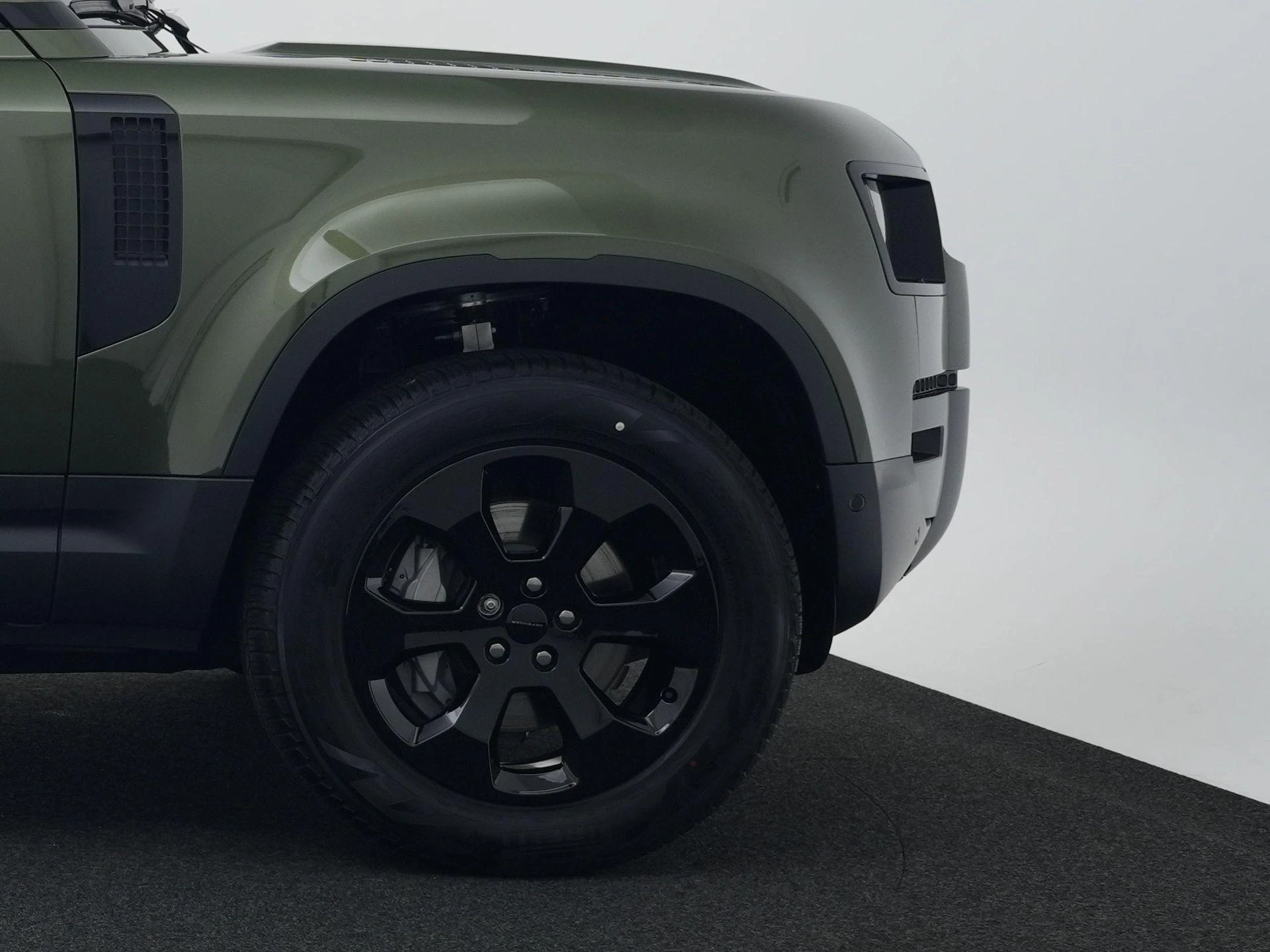 Land Rover-Defender-image-7