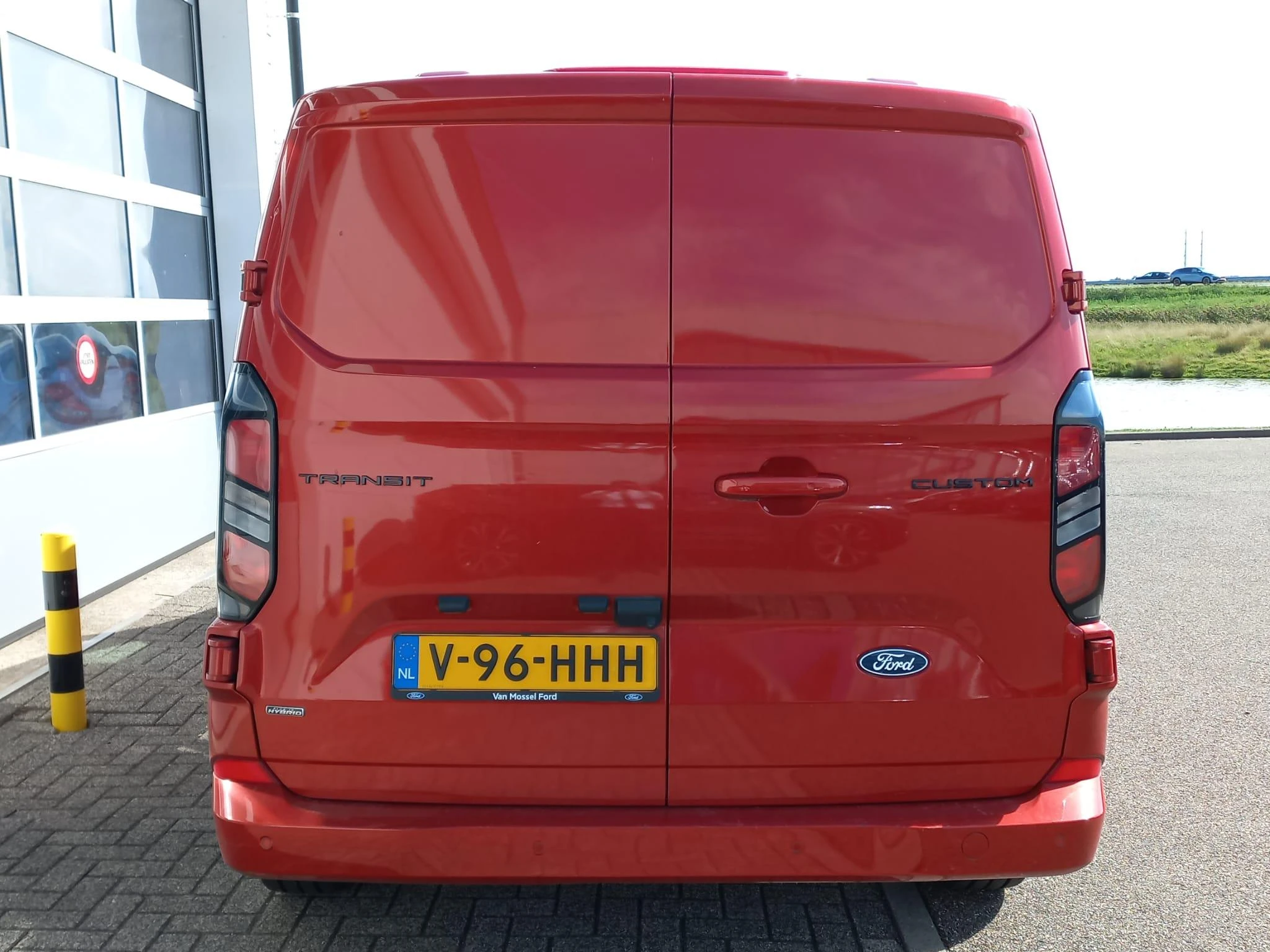 Ford-Transit Custom-image-5