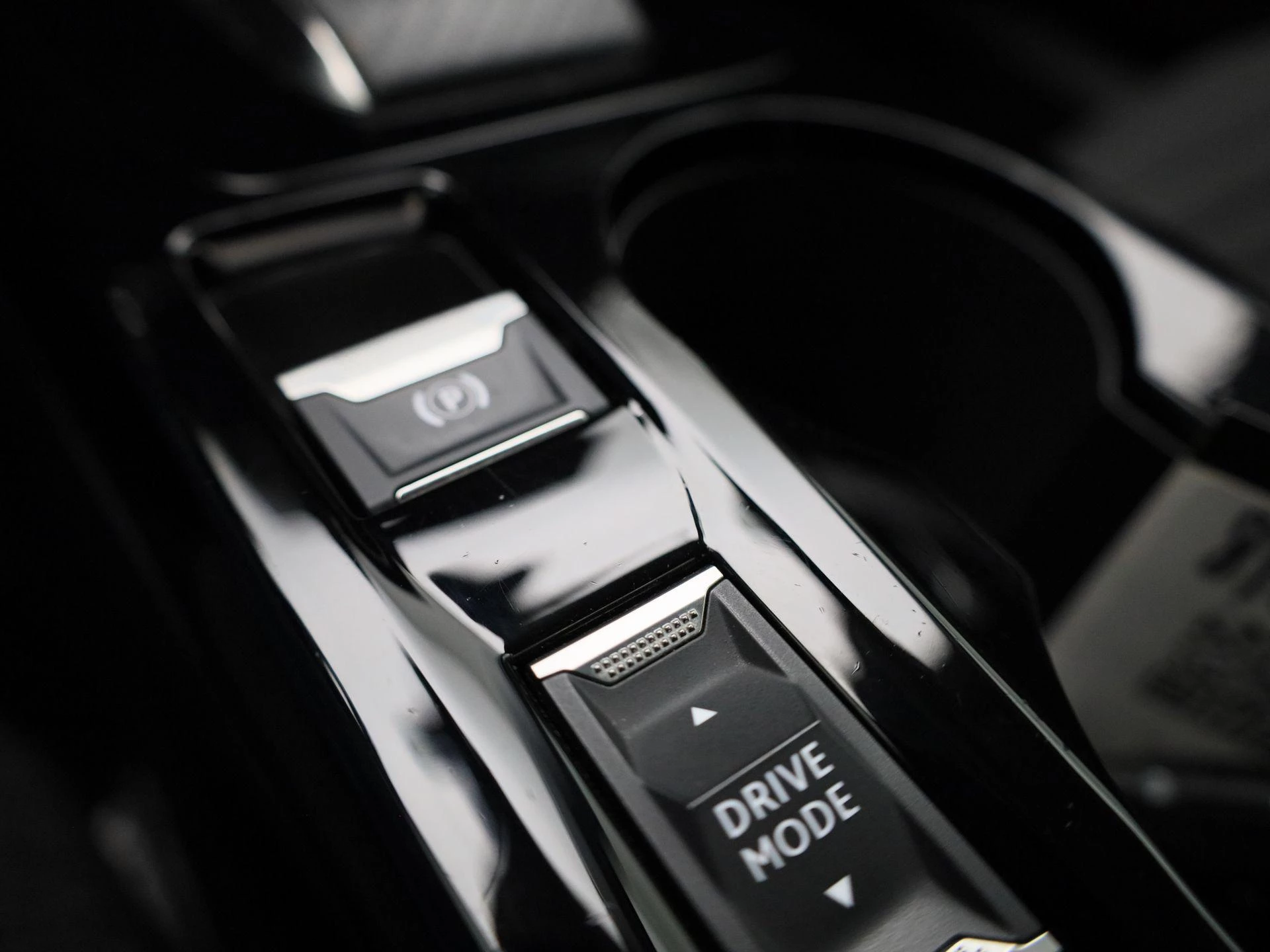 Peugeot-e-2008-image-29