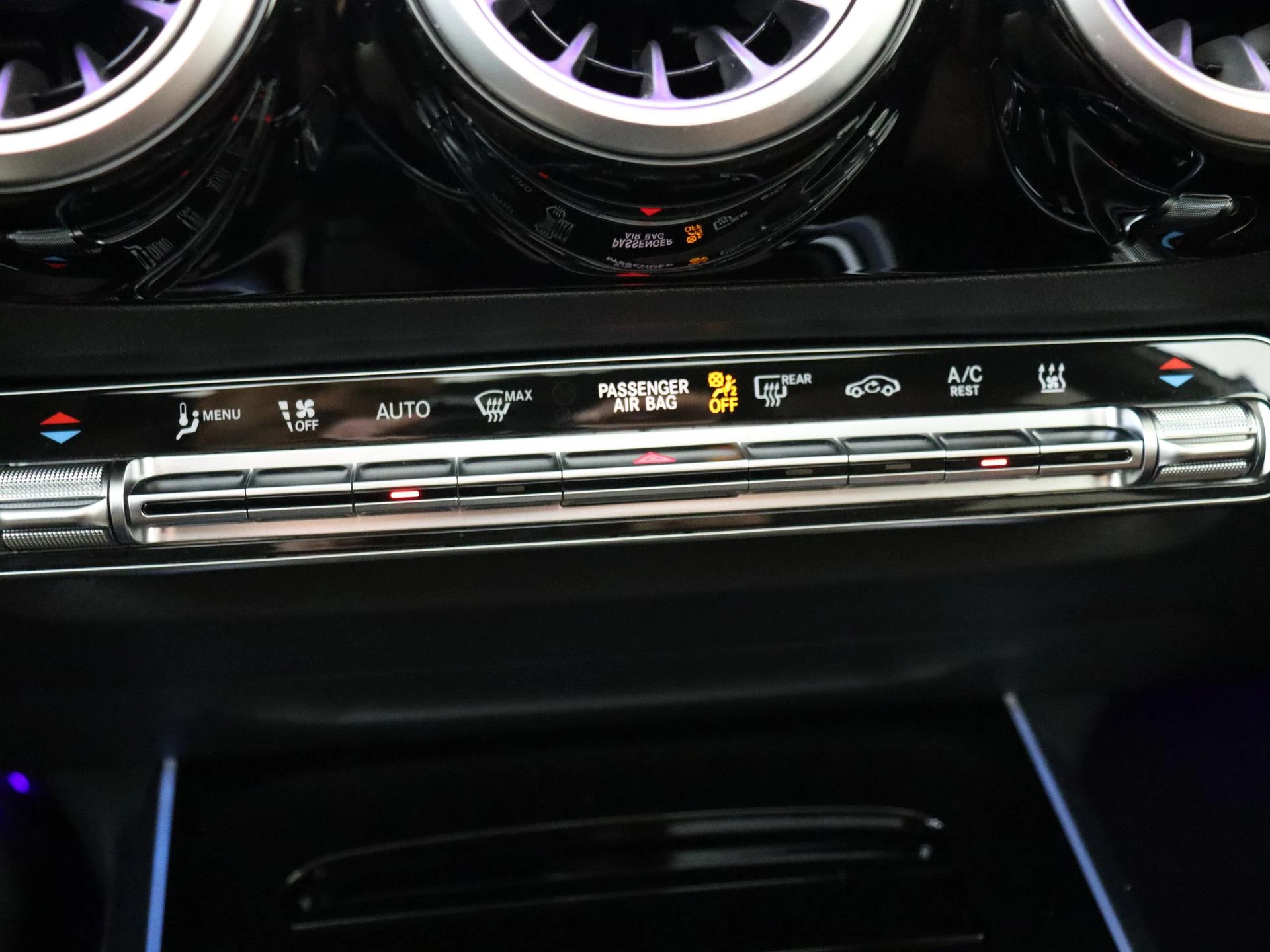 Mercedes-Benz-GLA-image-20