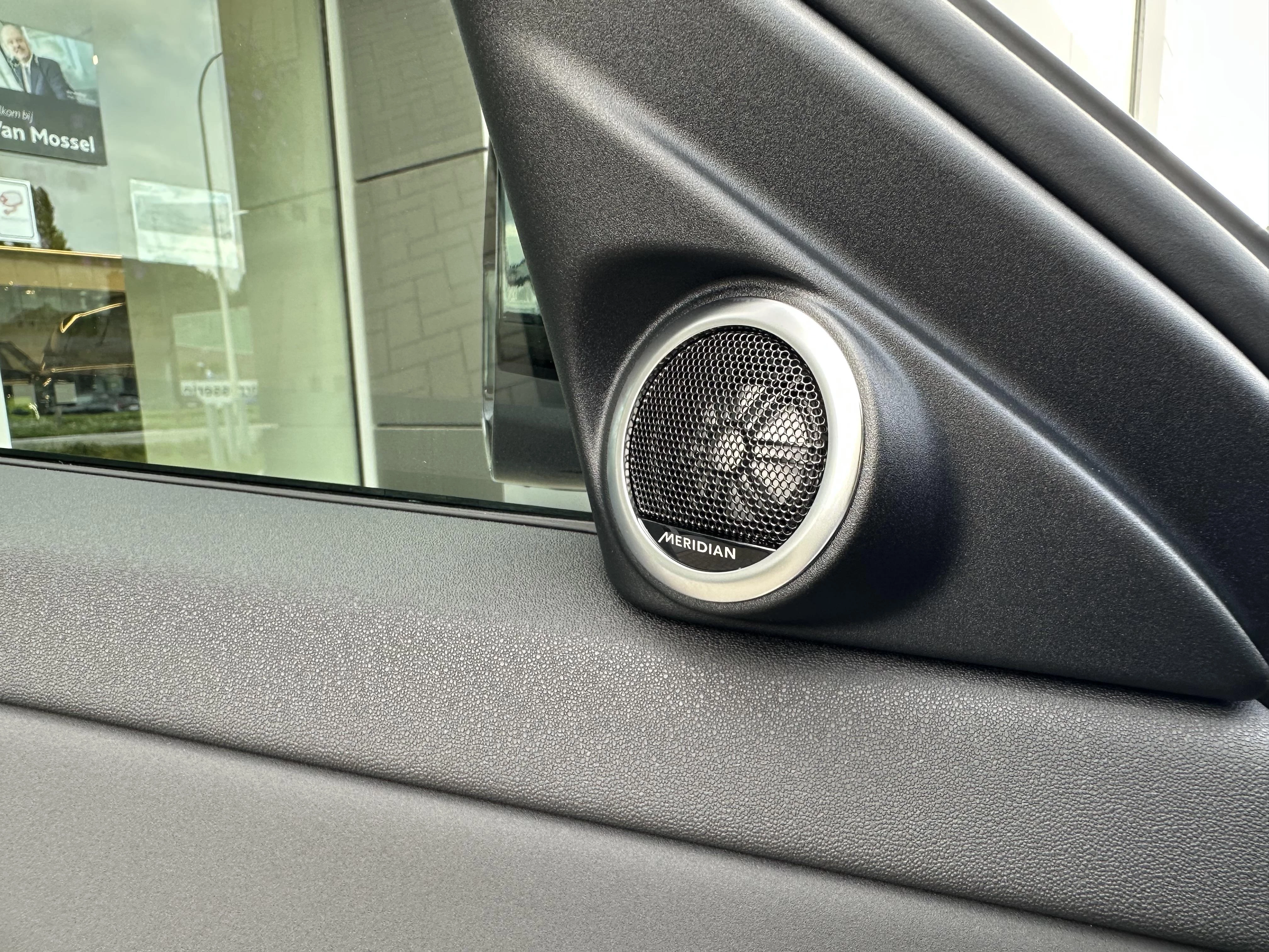 Land Rover-Range Rover Evoque-image-26