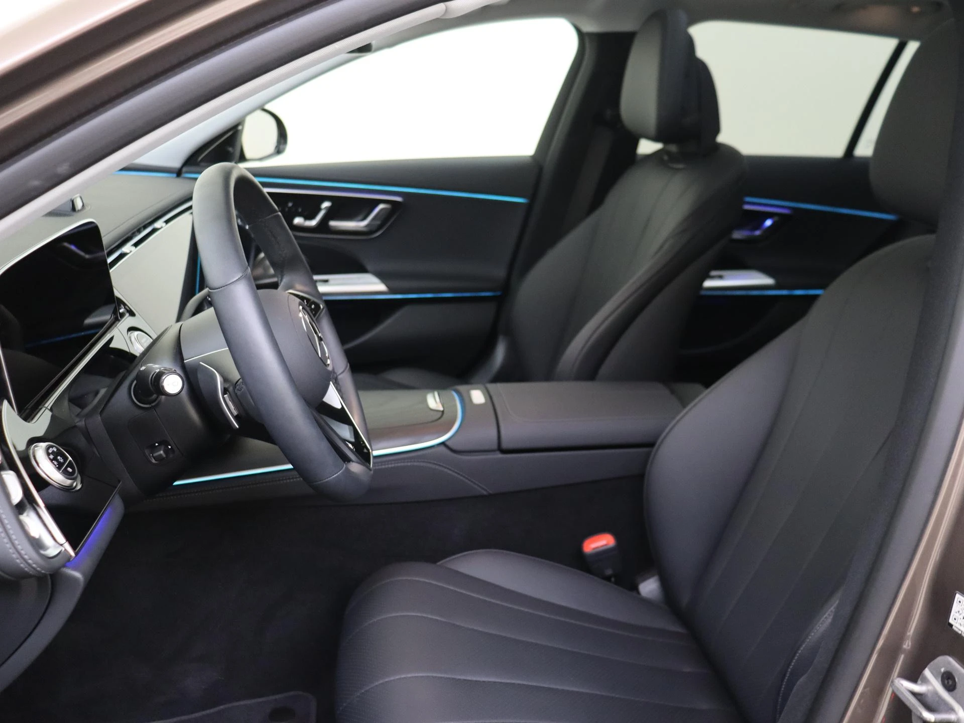 Mercedes-Benz-E-Klasse-image-13