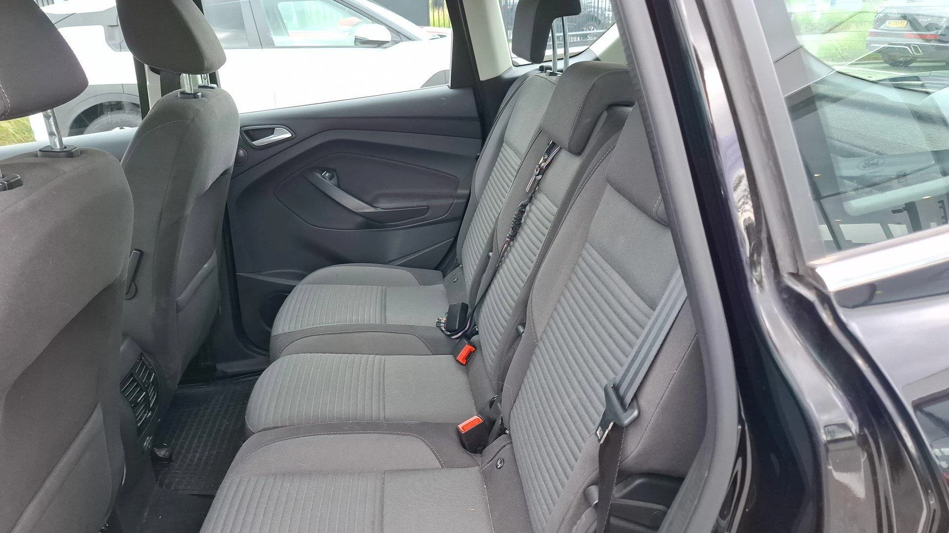 Ford-C-MAX-image-11